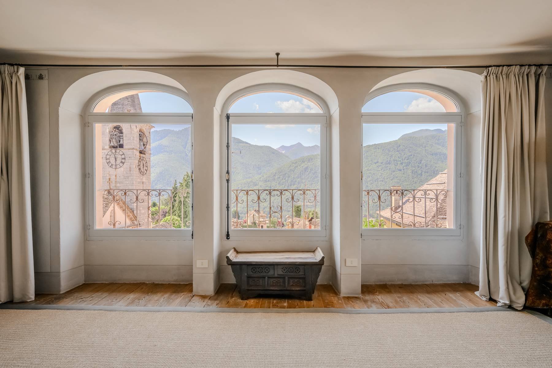 francis-york-frescoed-alpine-palazzo-craveggia-italy-21.jpg