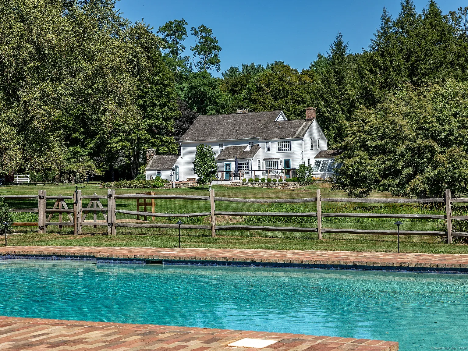 francis-york-1685-colonial-home-woodbury-connecticut-22.webp