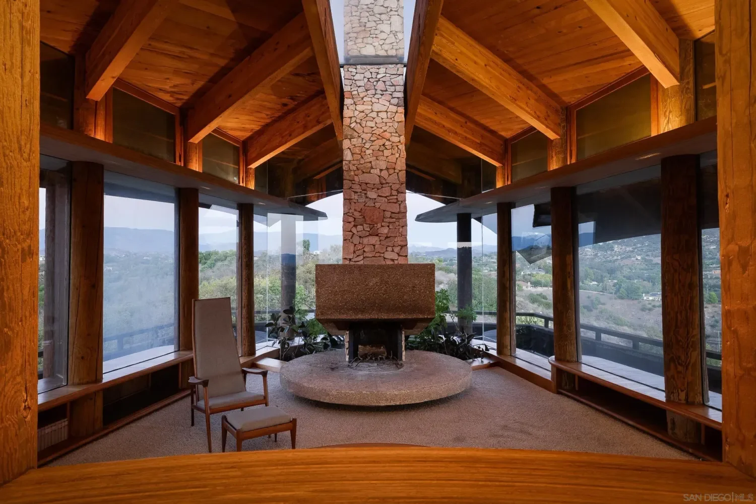 fy-bailey-house-kendrick-bangs-kellogg-valley-center-california-18.webp