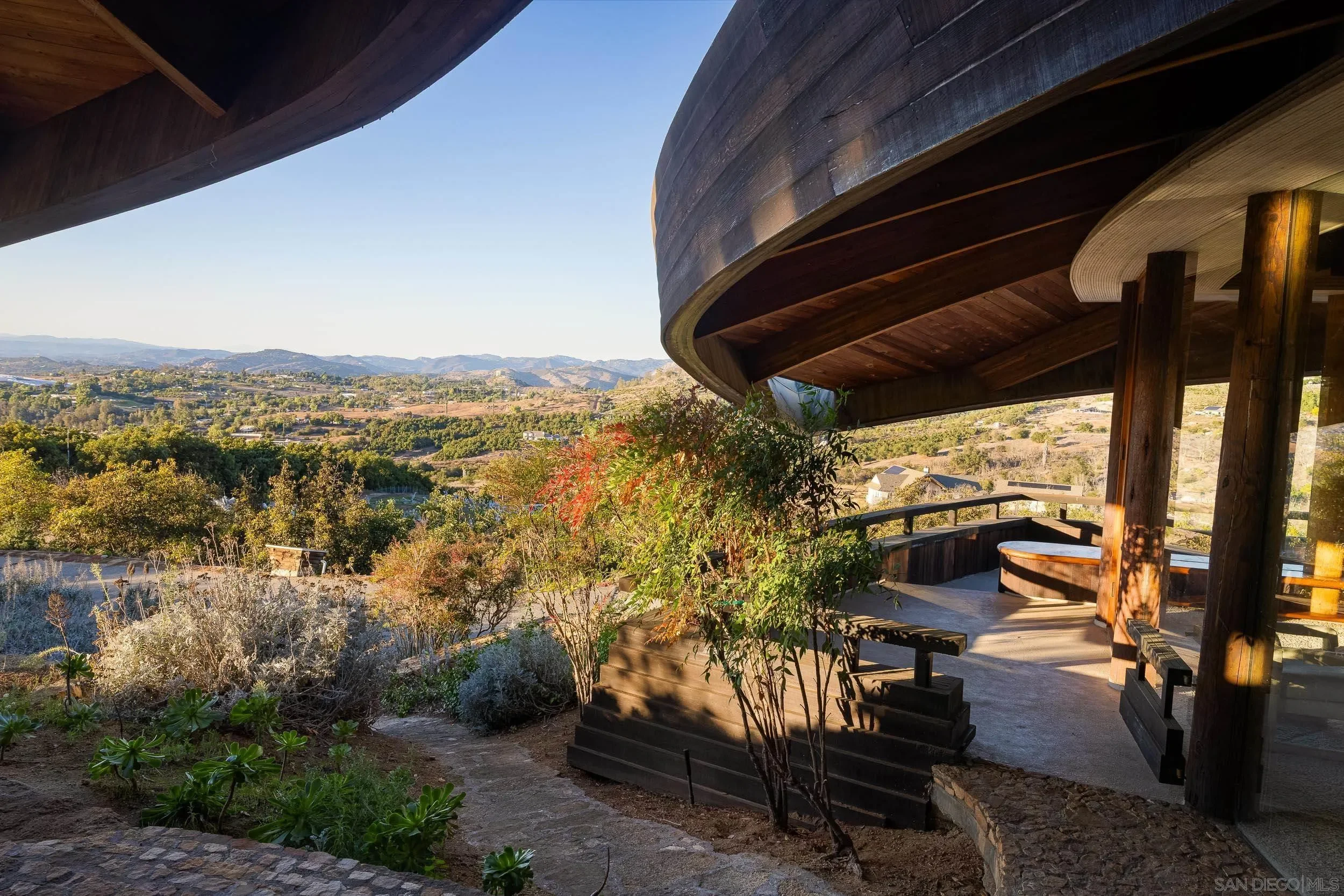 fy-bailey-house-kendrick-bangs-kellogg-valley-center-california-30.webp