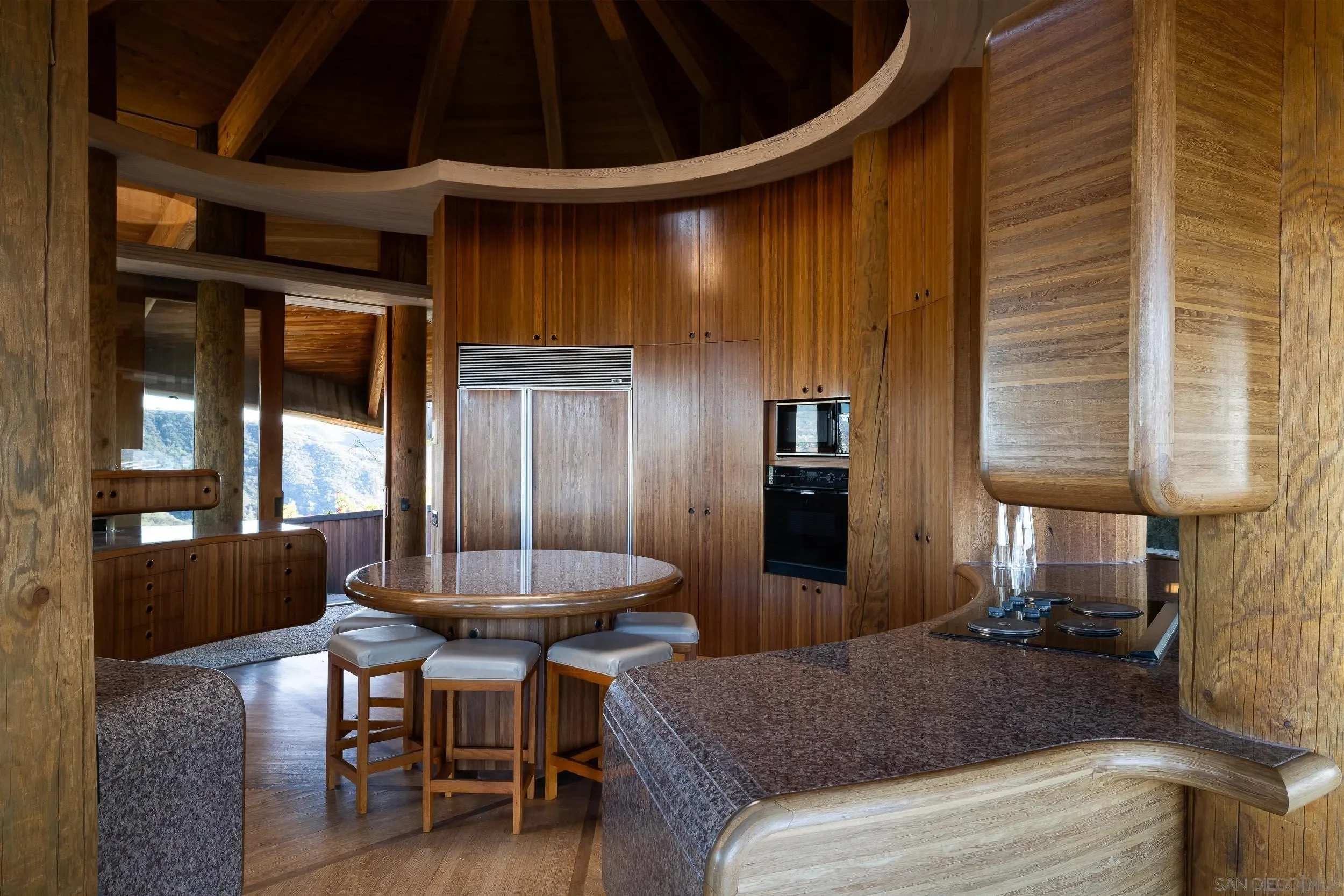 fy-bailey-house-kendrick-bangs-kellogg-valley-center-california-12.webp