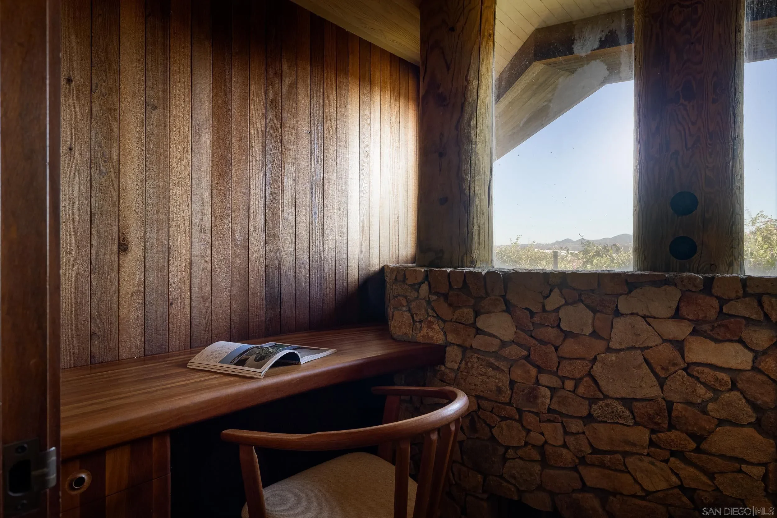 fy-bailey-house-kendrick-bangs-kellogg-valley-center-california-37.webp
