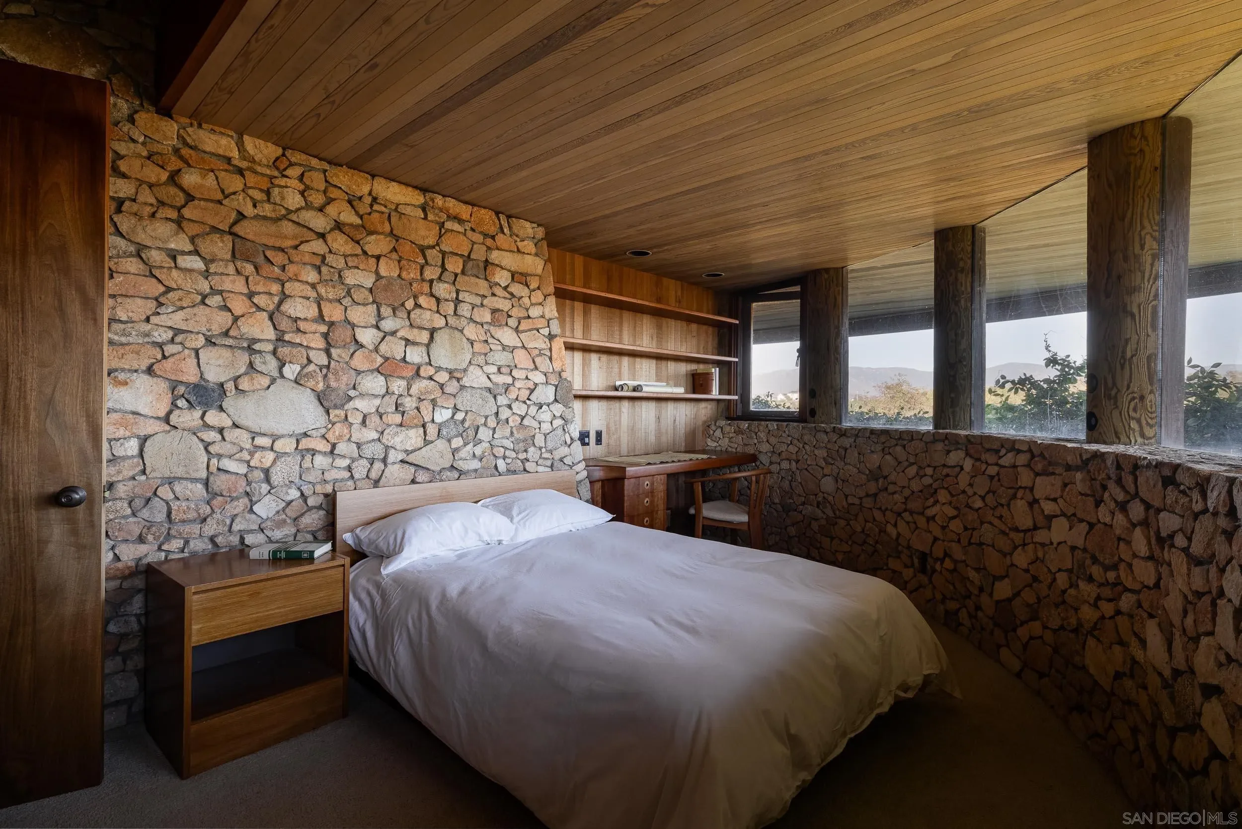 fy-bailey-house-kendrick-bangs-kellogg-valley-center-california-34.webp