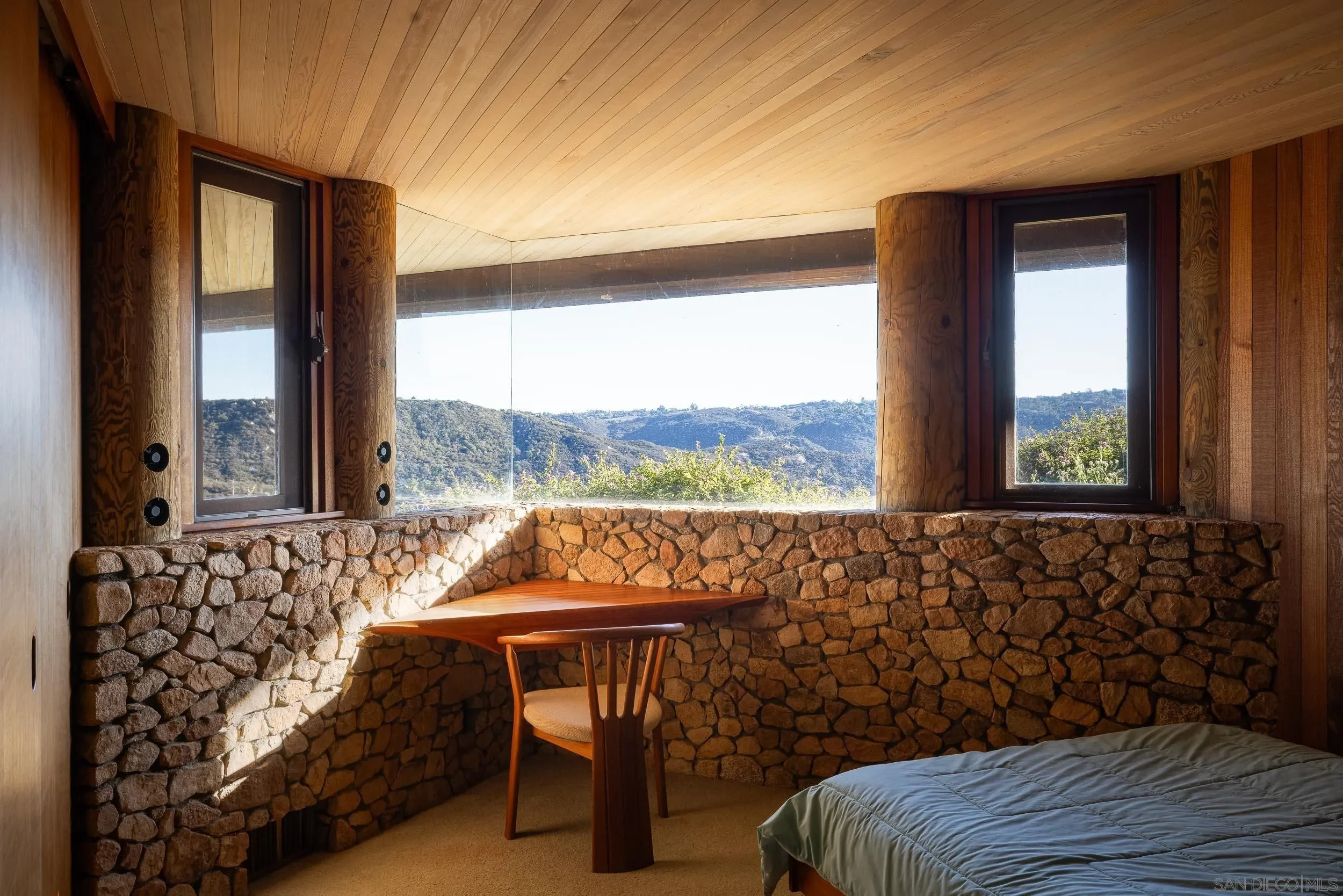 fy-bailey-house-kendrick-bangs-kellogg-valley-center-california-17.webp