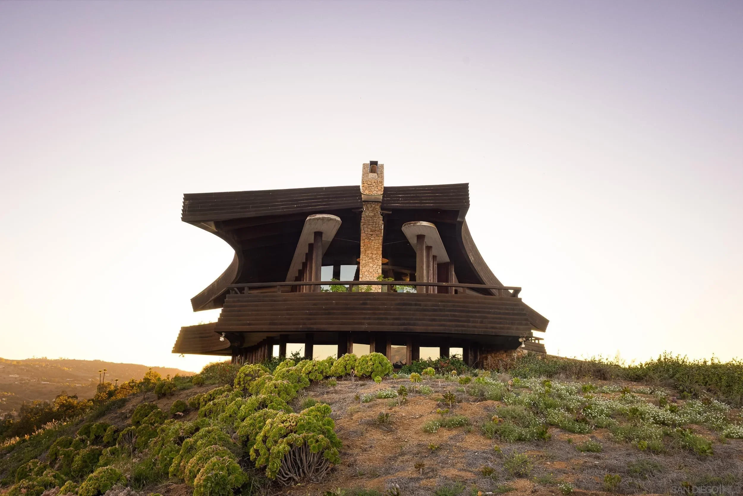 fy-bailey-house-kendrick-bangs-kellogg-valley-center-california-1.webp