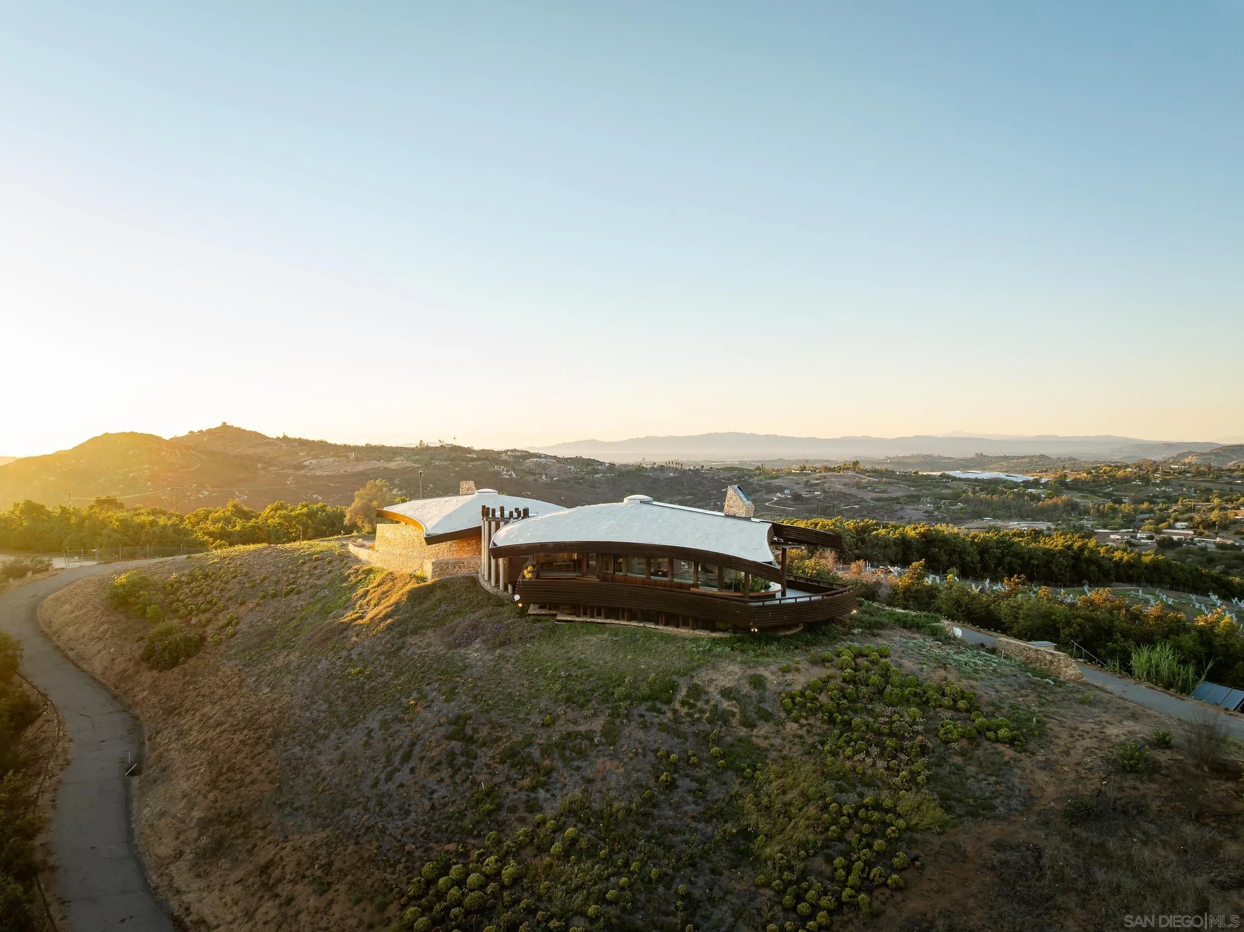 fy-bailey-house-kendrick-bangs-kellogg-valley-center-california-20.webp