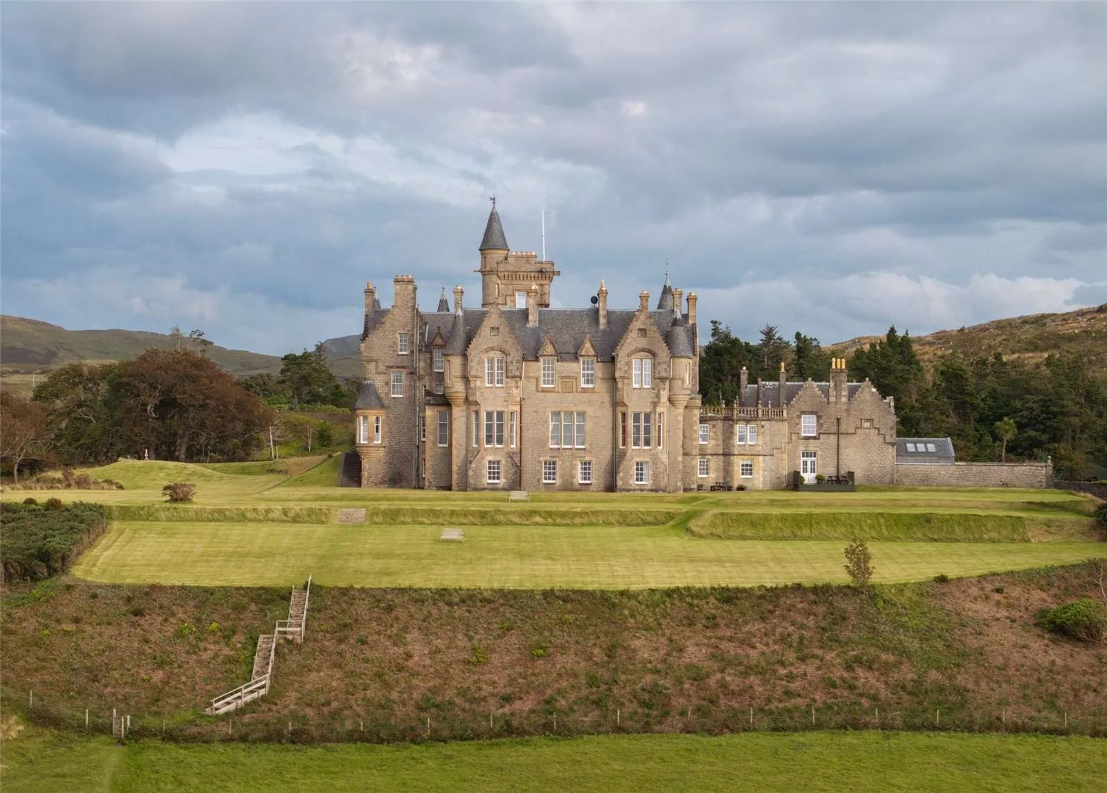fy-scottish-castle-on-a-remote-island-with-3702-acres-and-3-miles-of-atlantic-coastline-lists-for-9-million-3.jpg