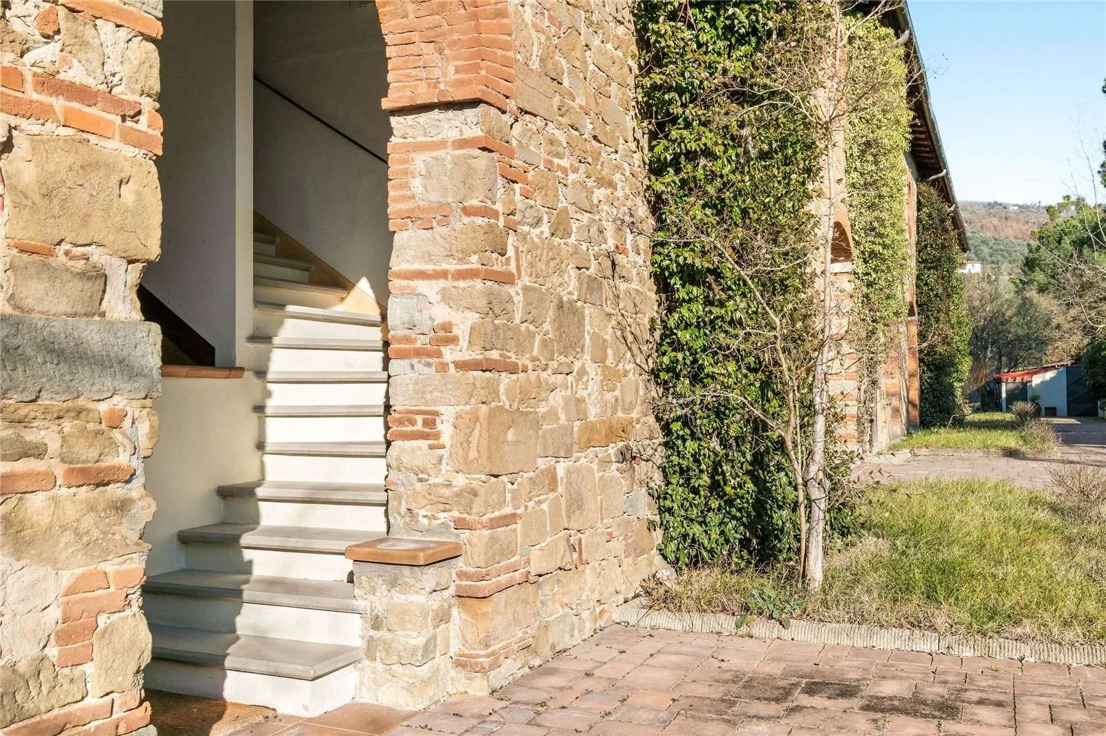 FY-tenuta-poggitazzi-arezzo-tuscany-estate-15th-century-villa-vineyards-agriturismo-32.jpg