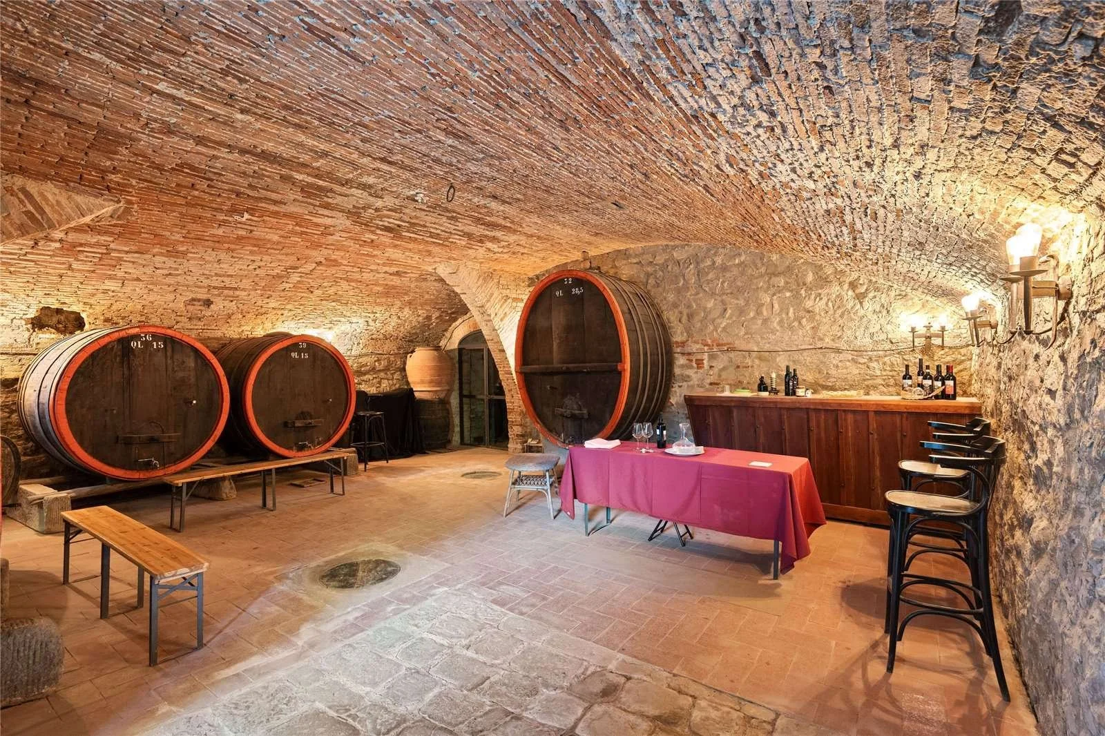 FY-tenuta-poggitazzi-arezzo-tuscany-estate-15th-century-villa-vineyards-agriturismo-29.jpg