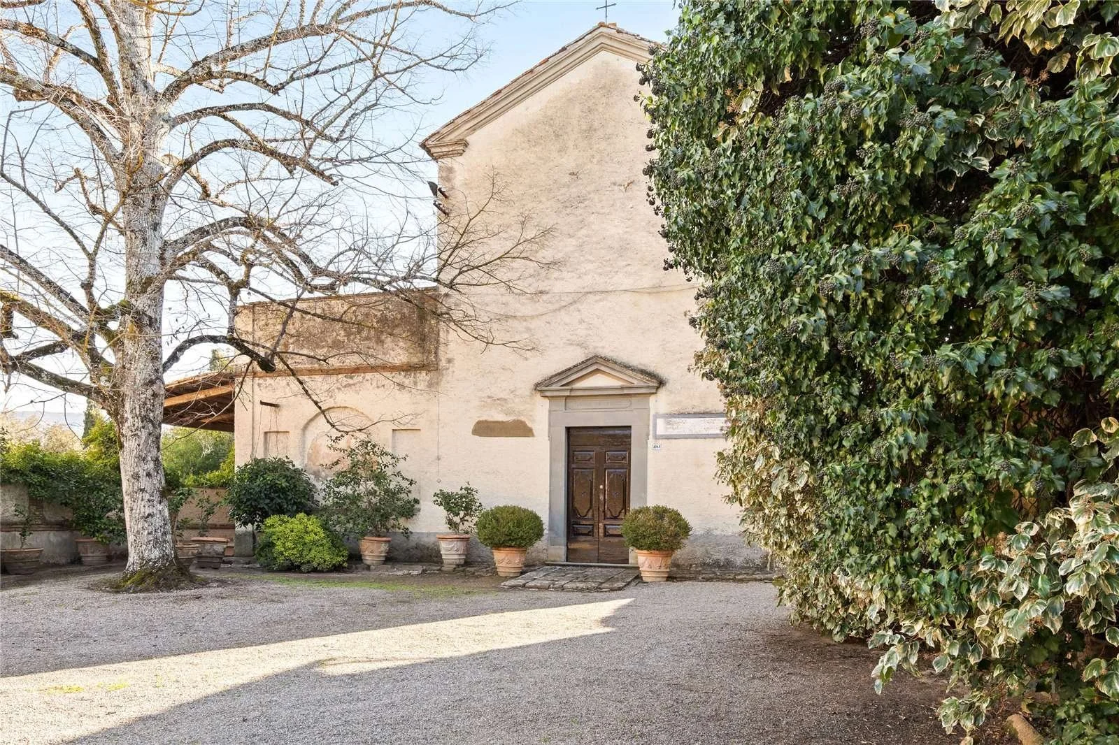 FY-tenuta-poggitazzi-arezzo-tuscany-estate-15th-century-villa-vineyards-agriturismo-18.jpg