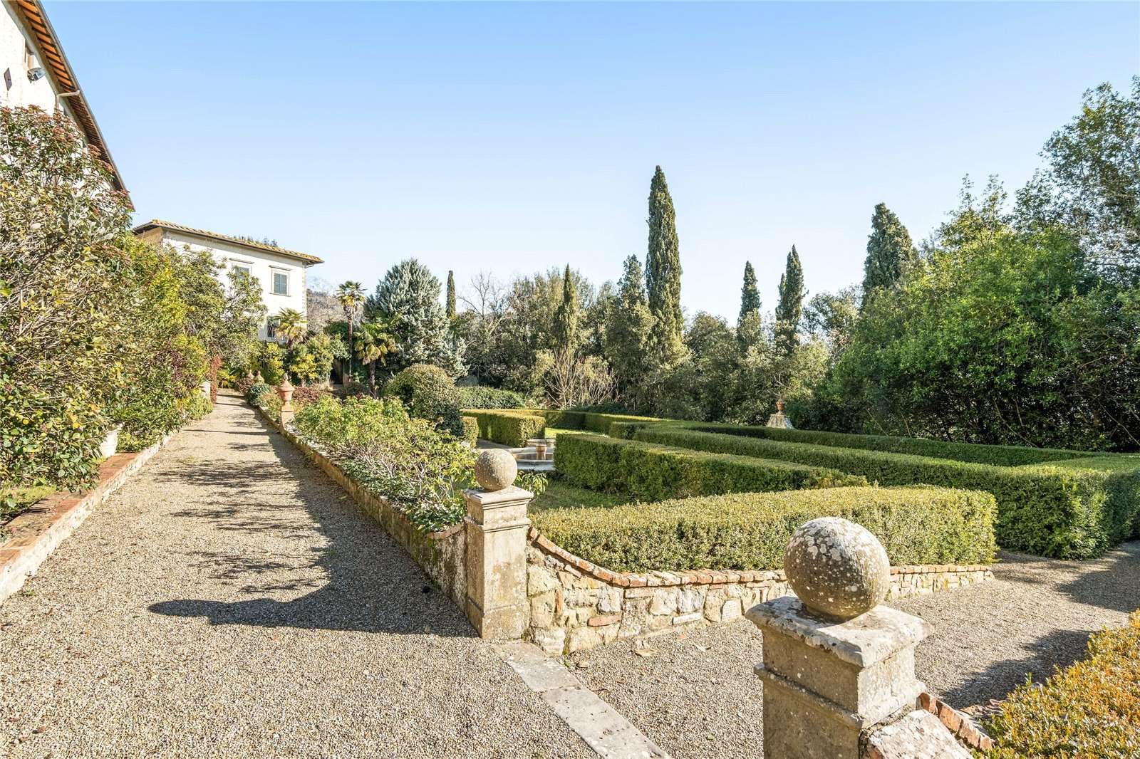 FY-tenuta-poggitazzi-arezzo-tuscany-estate-15th-century-villa-vineyards-agriturismo-19.jpg