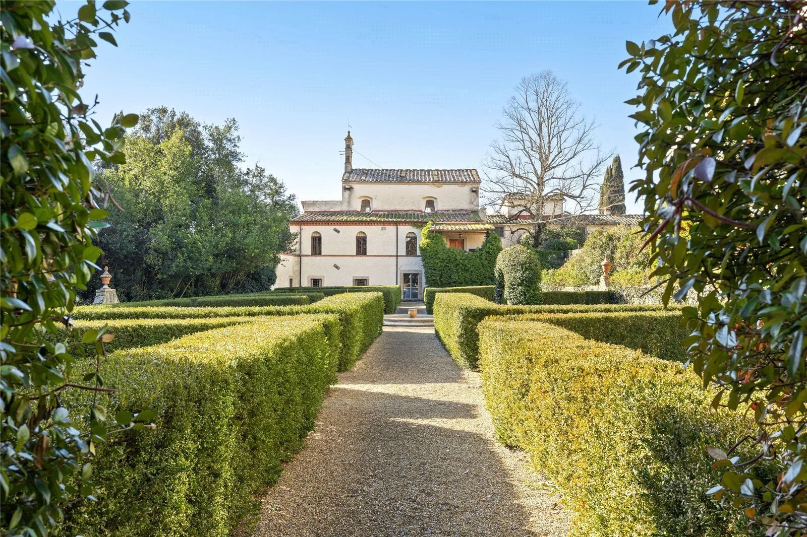 FY-tenuta-poggitazzi-arezzo-tuscany-estate-15th-century-villa-vineyards-agriturismo-1.jpg