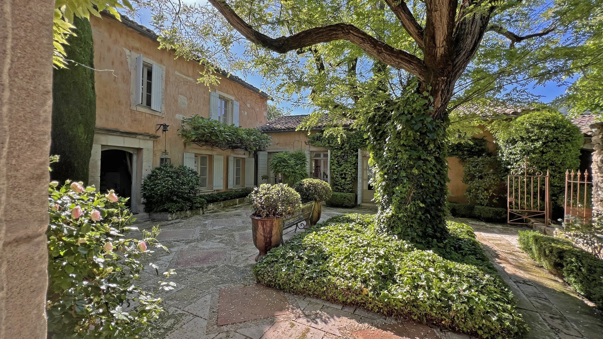 fy-provencal-farmhouse-for-sale-oppede-le-vieux-luberon-france-23.jpg