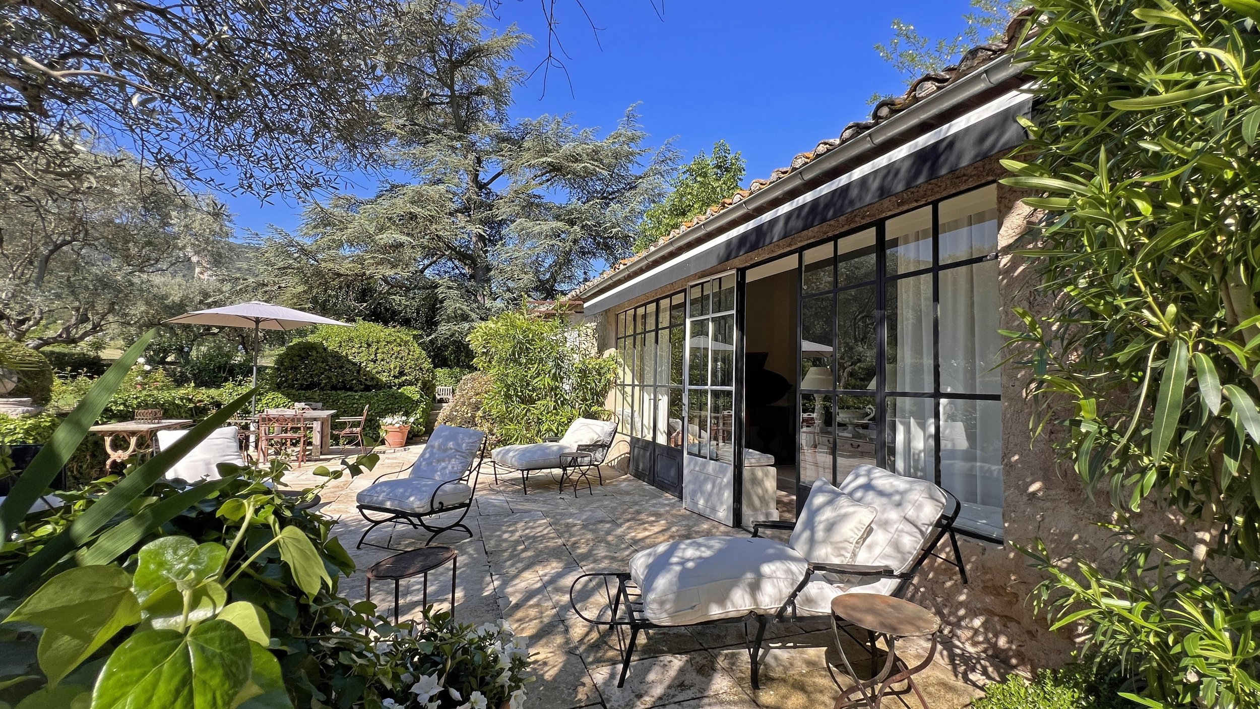 fy-provencal-farmhouse-for-sale-oppede-le-vieux-luberon-france-24.jpg