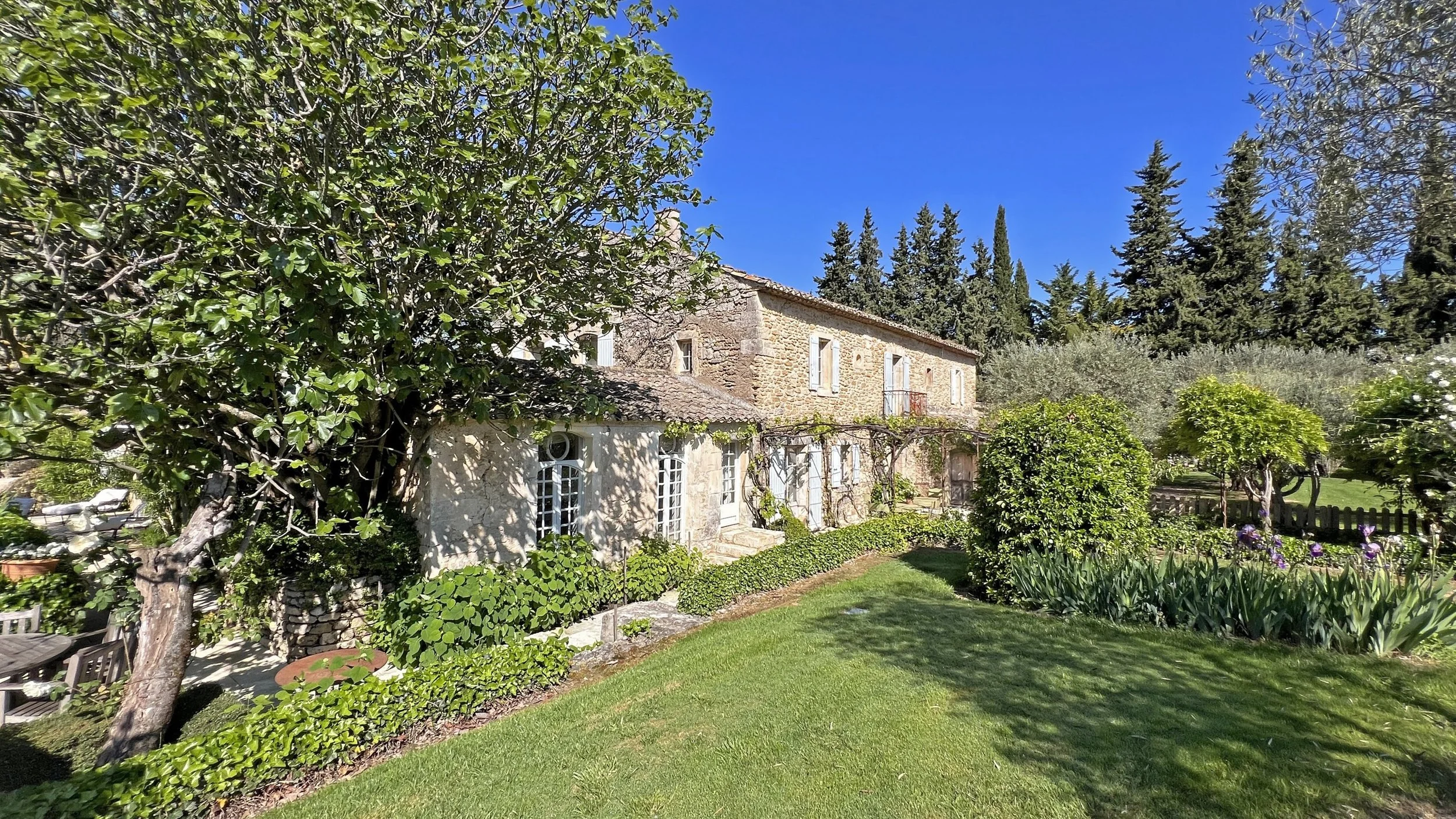 fy-provencal-farmhouse-for-sale-oppede-le-vieux-luberon-france-2.jpg