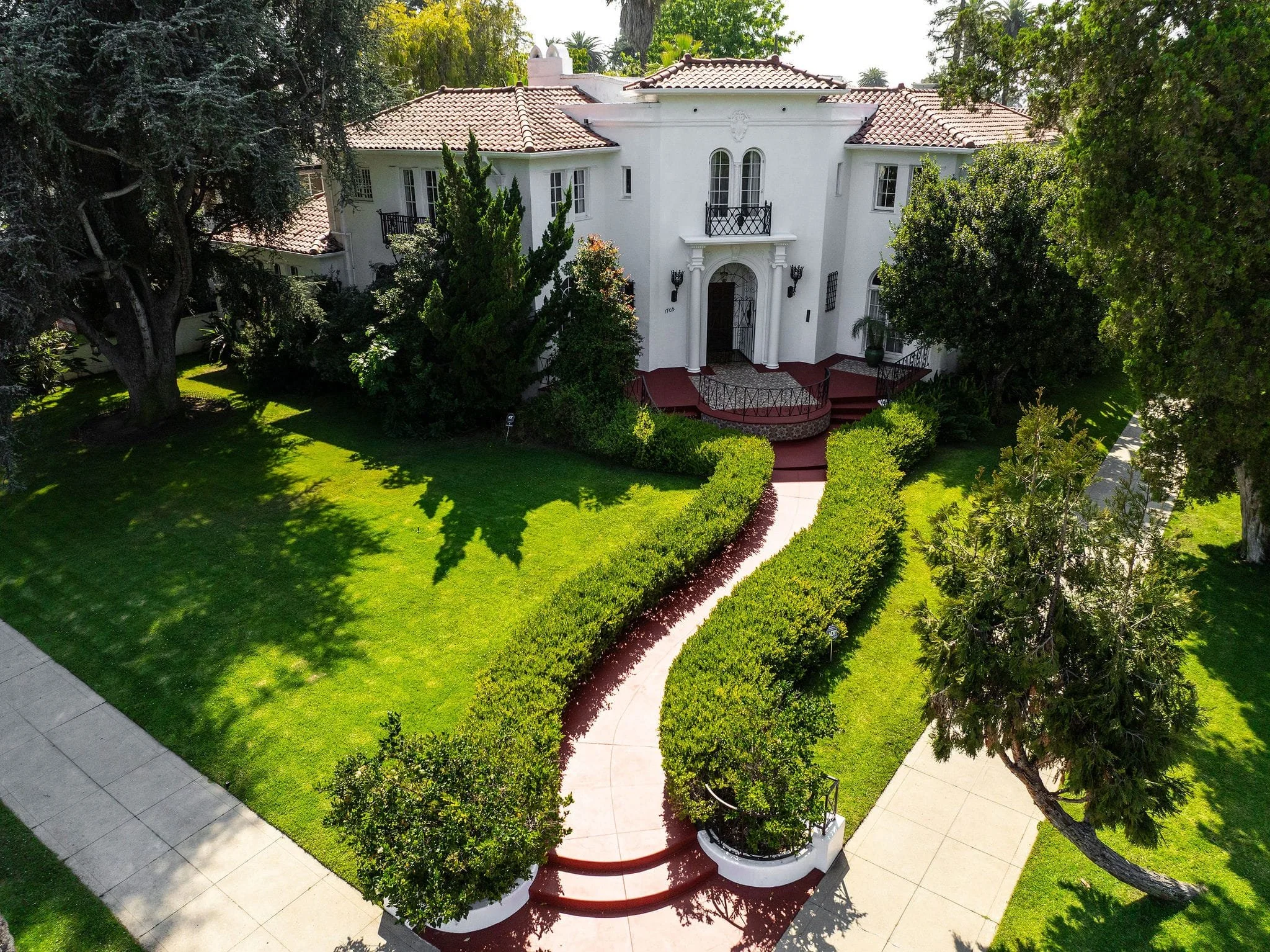 fy-the-longtime-los-angeles-home-of-creative-director-marc-atlan-1923-mediterranean-revival-35.jpg