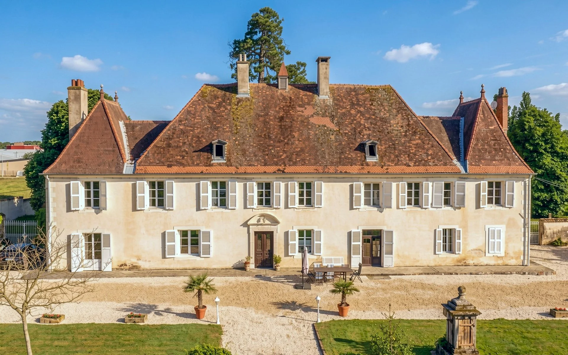 fy-historic-chateau-bourg-en-bresse-france-for-sale-2.jpg