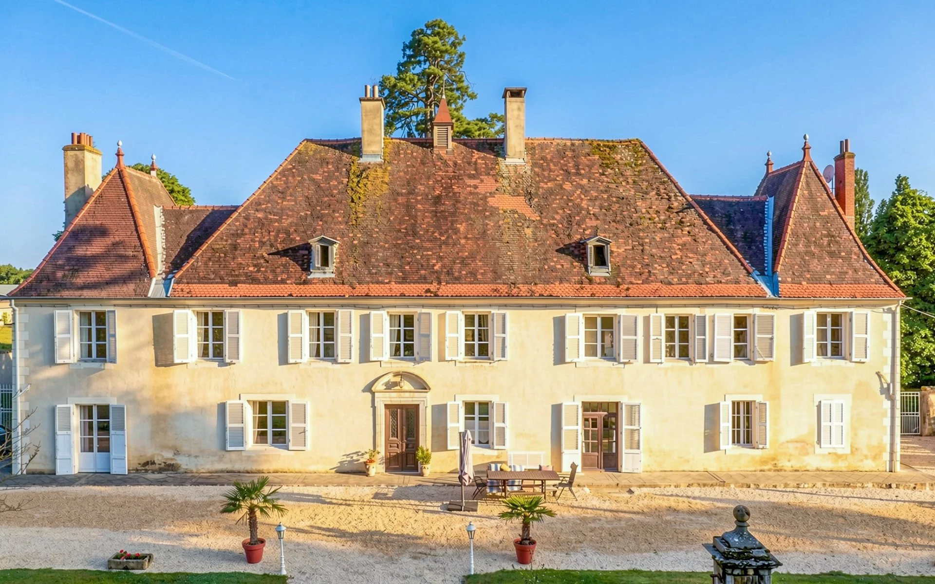 fy-historic-chateau-bourg-en-bresse-france-for-sale-9.jpg