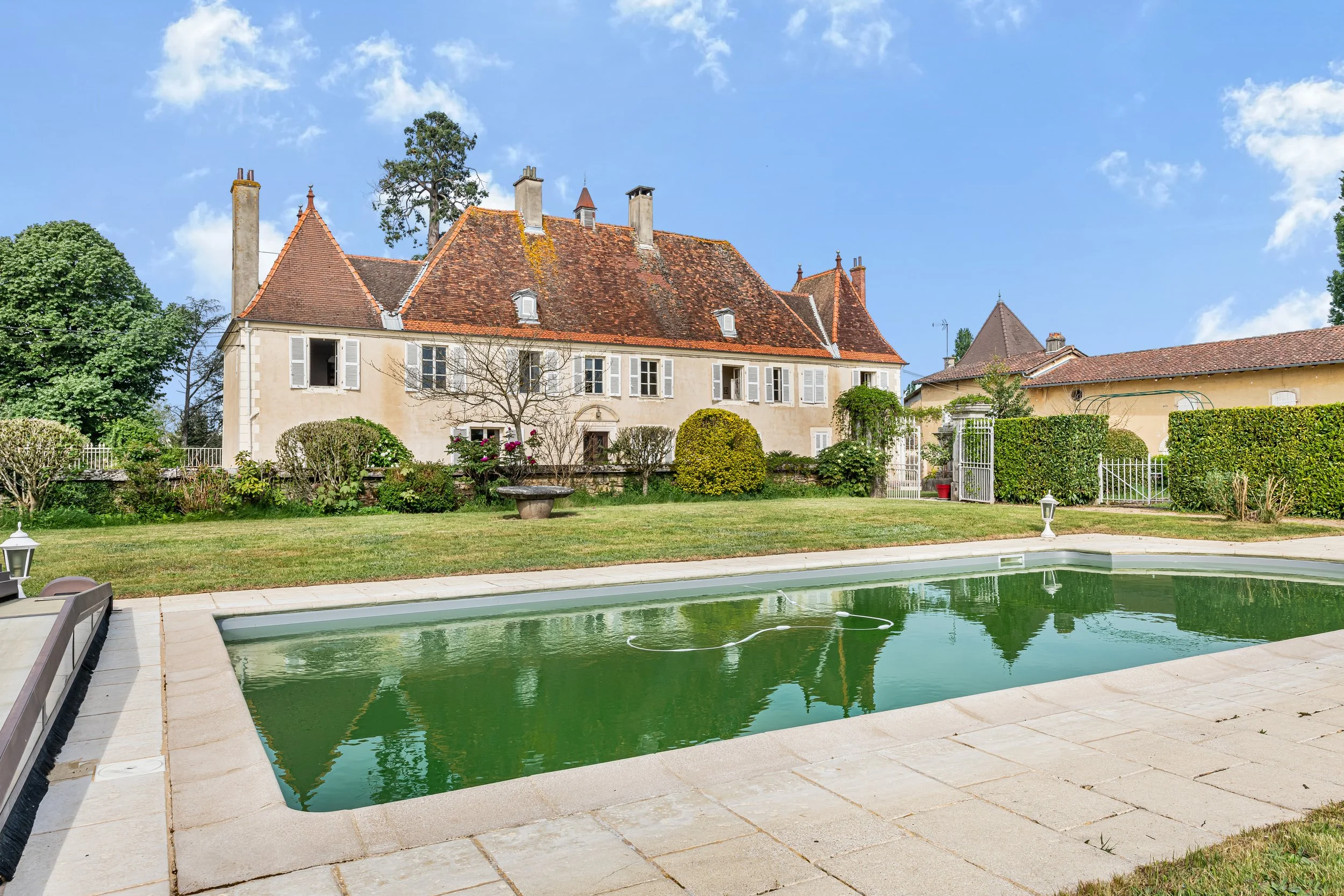 fy-historic-chateau-bourg-en-bresse-france-for-sale-26.JPG