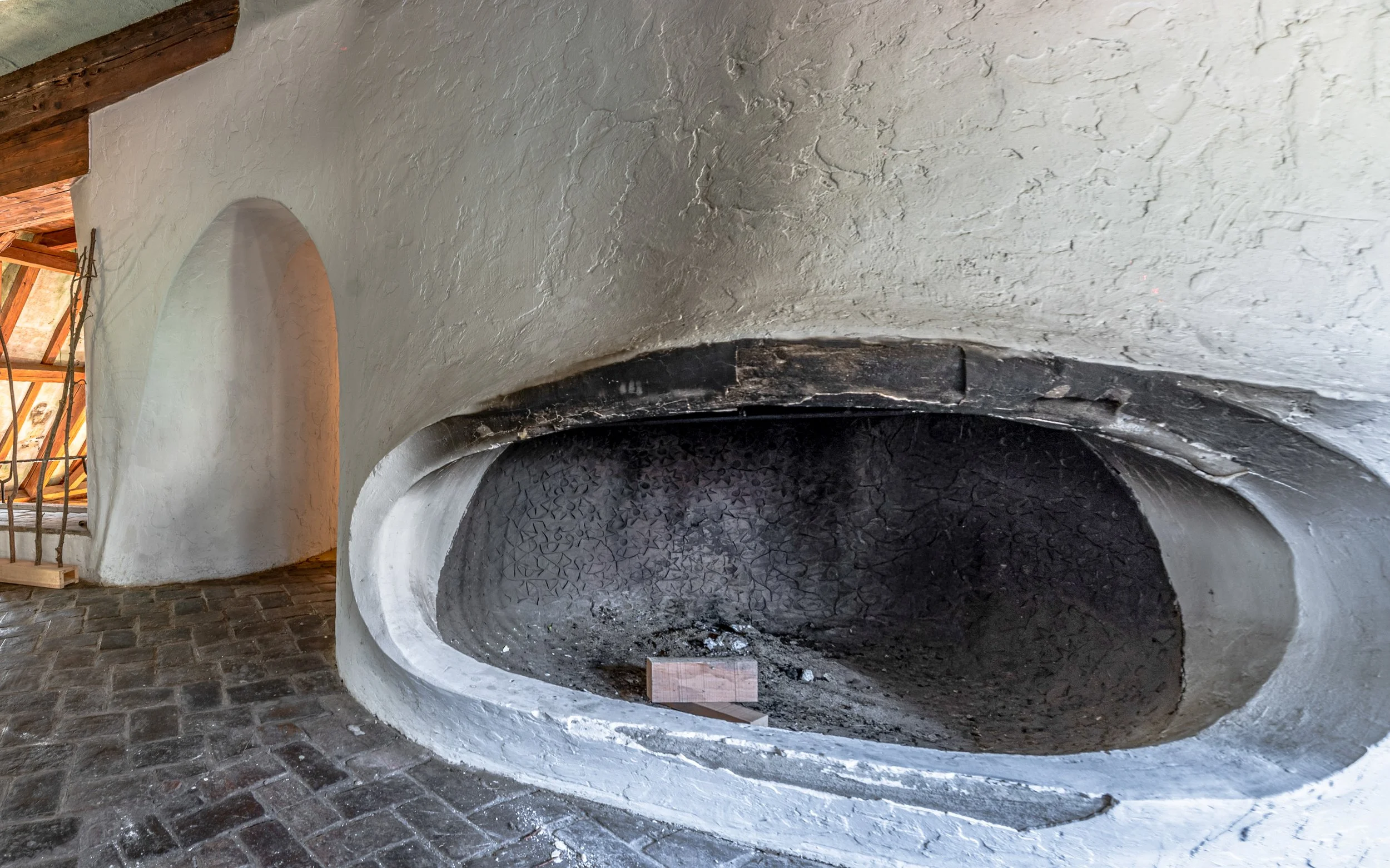 francis-york-jacques-couelle-fireplace-andlau-alsace-wine-route-auction-35.jpg