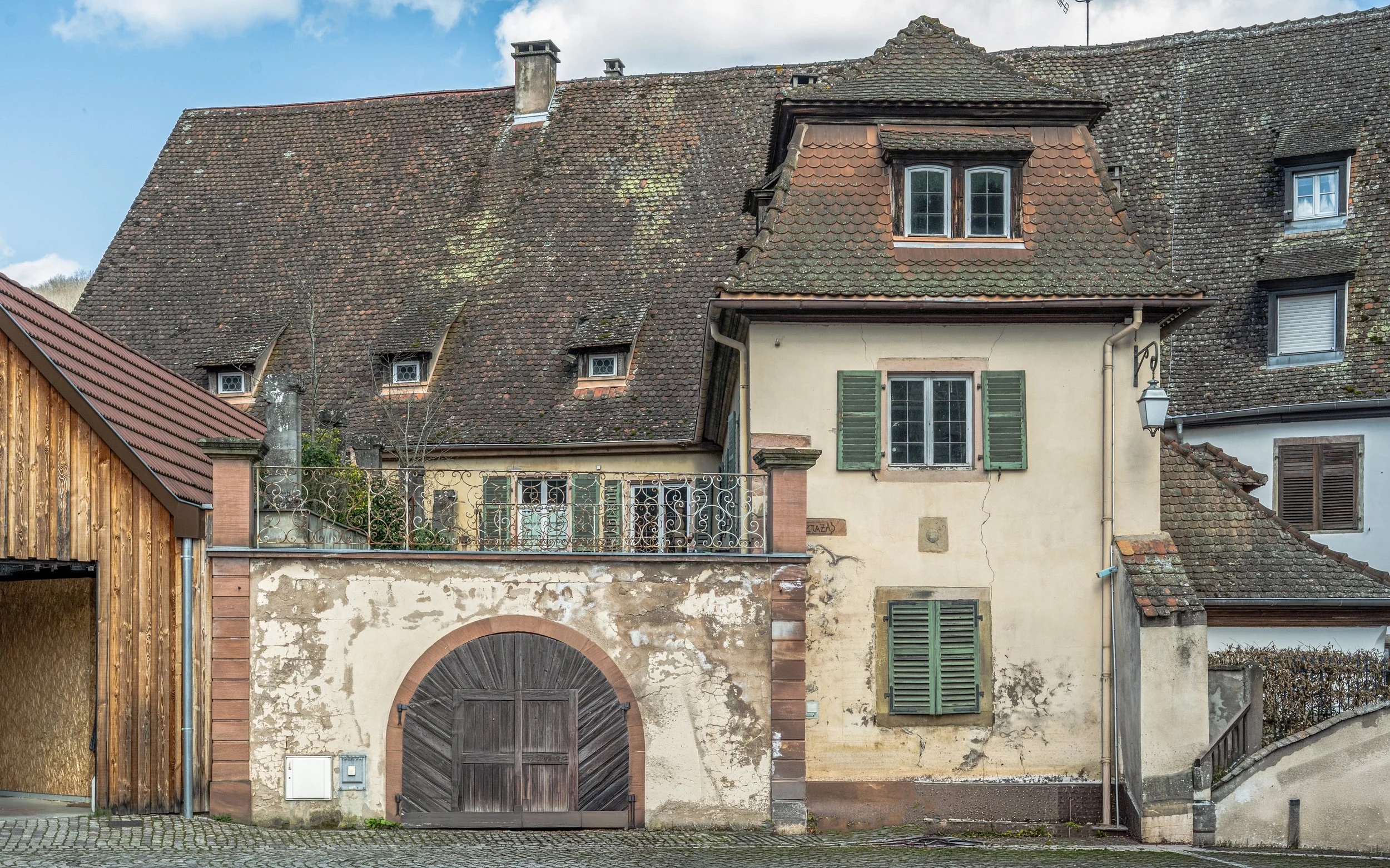 francis-york-jacques-couelle-fireplace-andlau-alsace-wine-route-auction-68.jpg
