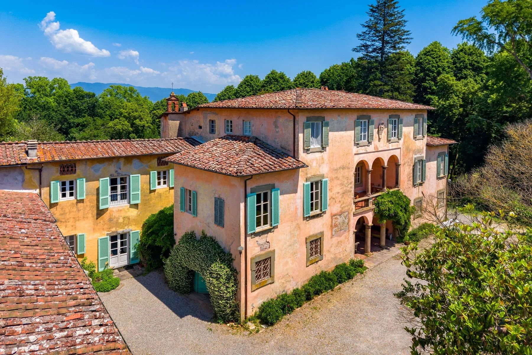 francis-york-renaissance-villa-near-lucca-for-sale-2.jpg
