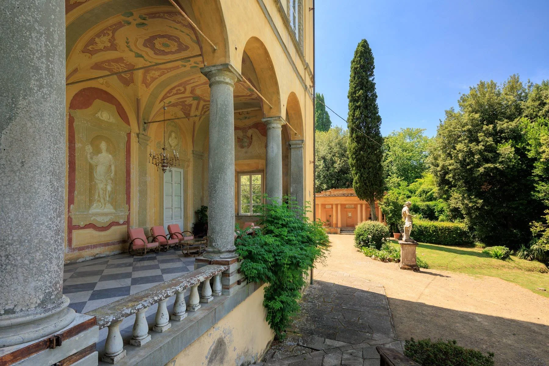 francis-york-renaissance-villa-near-lucca-for-sale-7.jpg