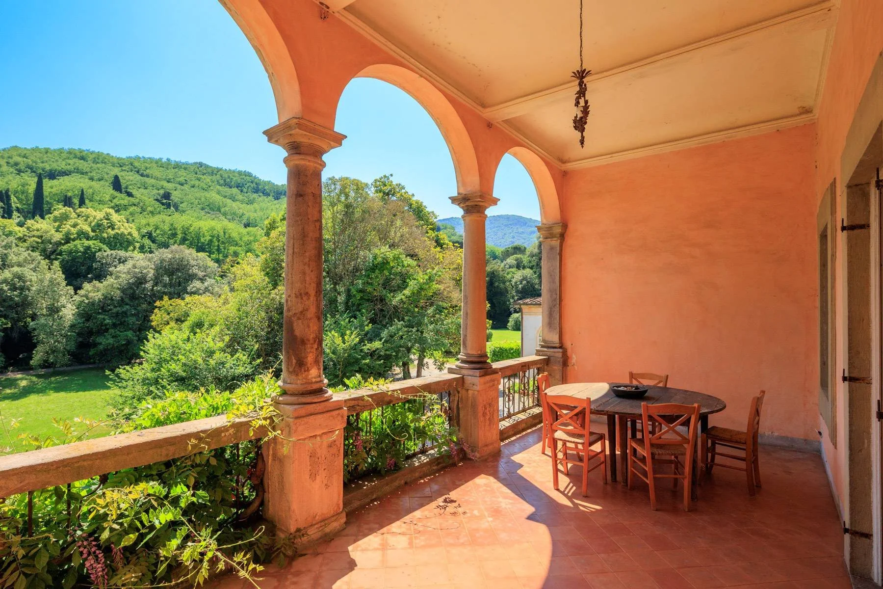 francis-york-renaissance-villa-near-lucca-for-sale-12.jpg