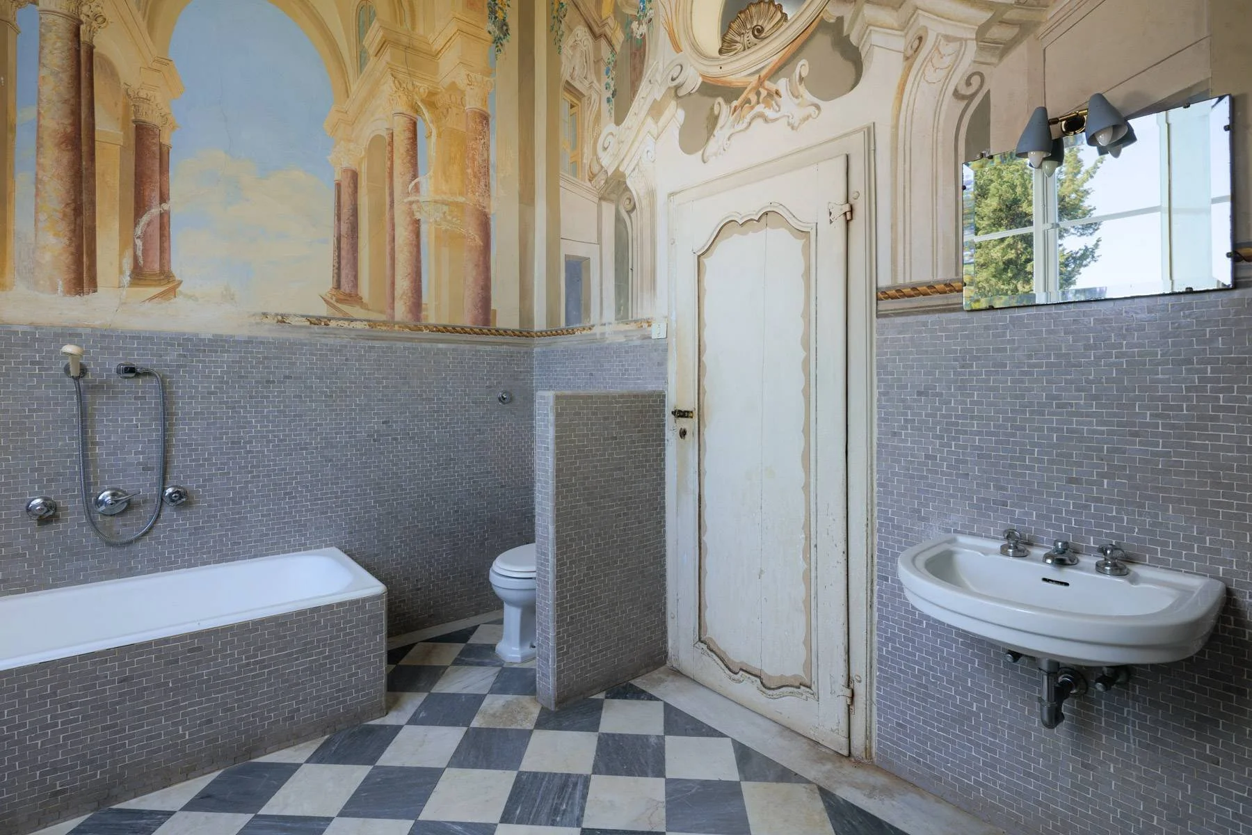 francis-york-renaissance-villa-near-lucca-for-sale-24.jpg