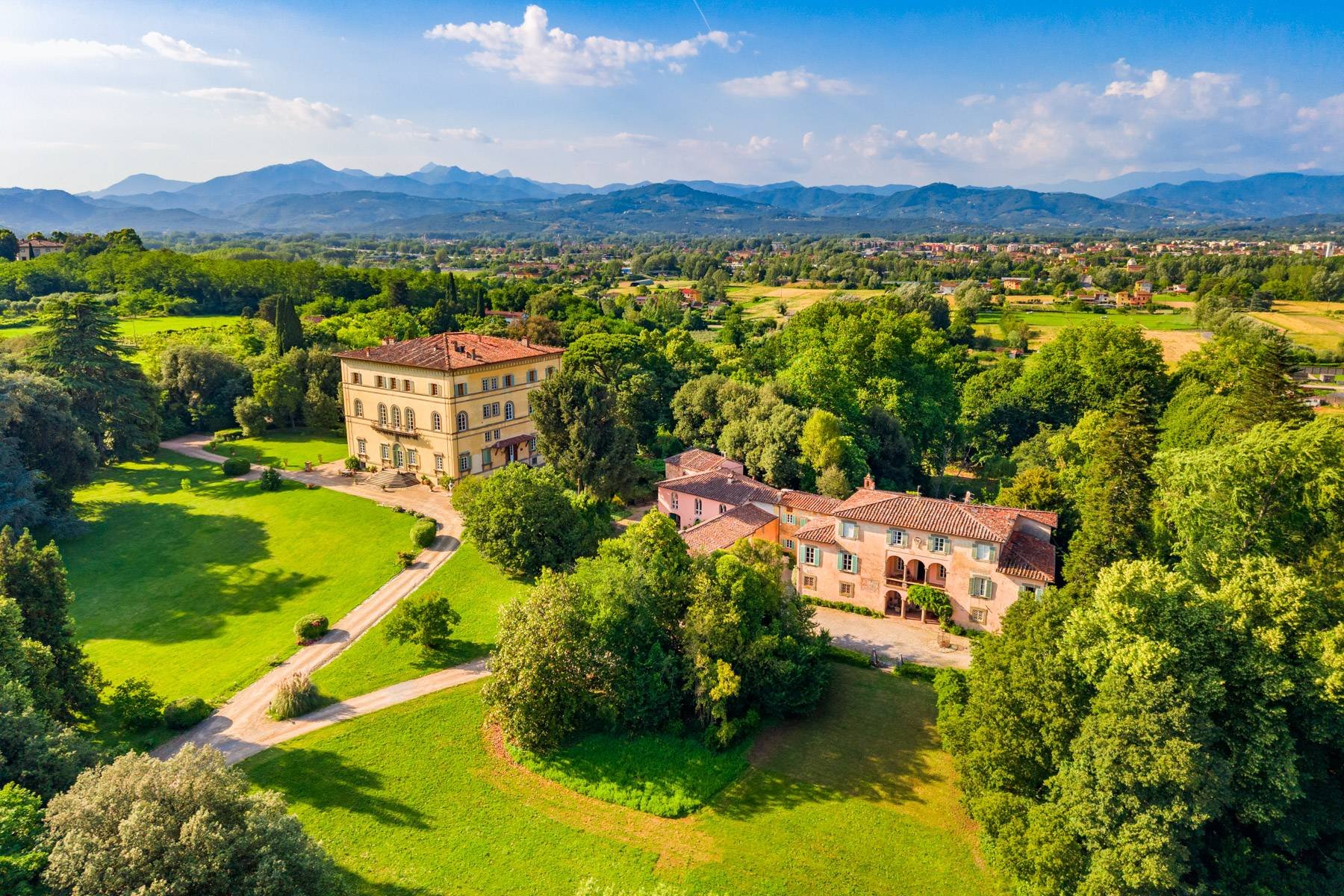 francis-york-renaissance-villa-near-lucca-for-sale-49.jpg