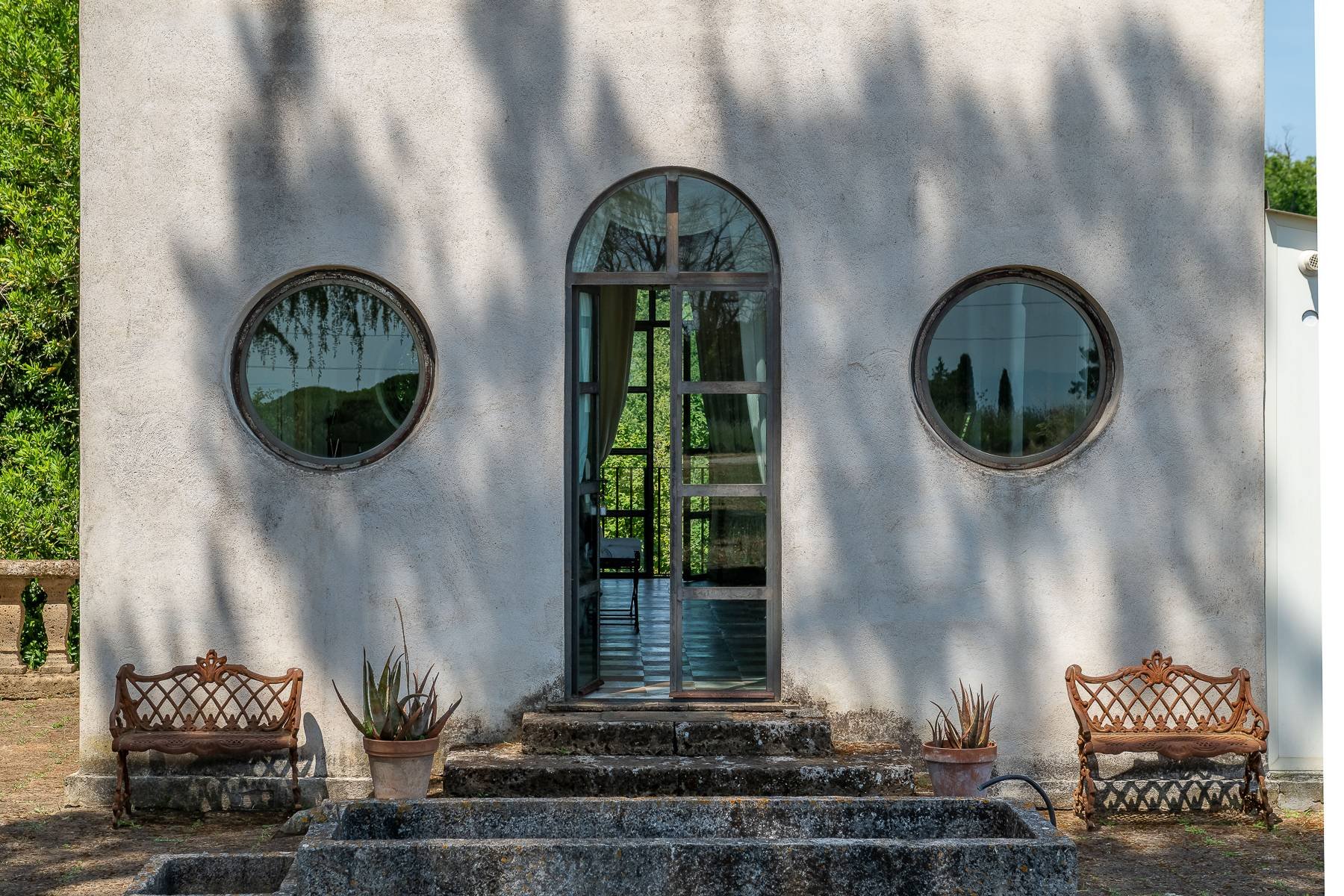 francis-york-torre-del-falco-restored-farmhouse-ronciglione-italy-2.jpg