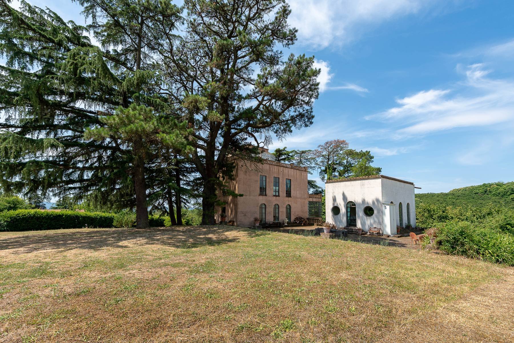francis-york-torre-del-falco-restored-farmhouse-ronciglione-italy-3.jpg