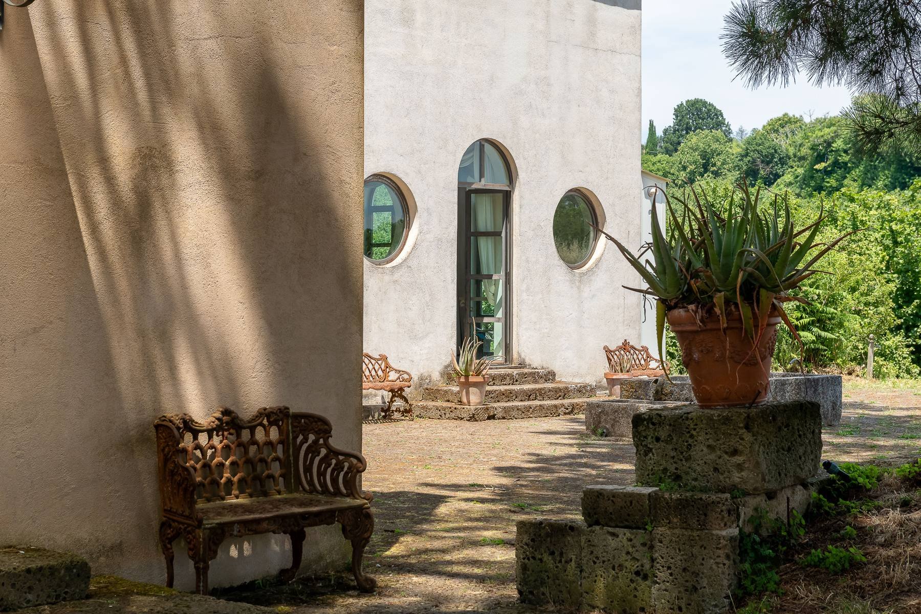 francis-york-torre-del-falco-restored-farmhouse-ronciglione-italy-8.jpg