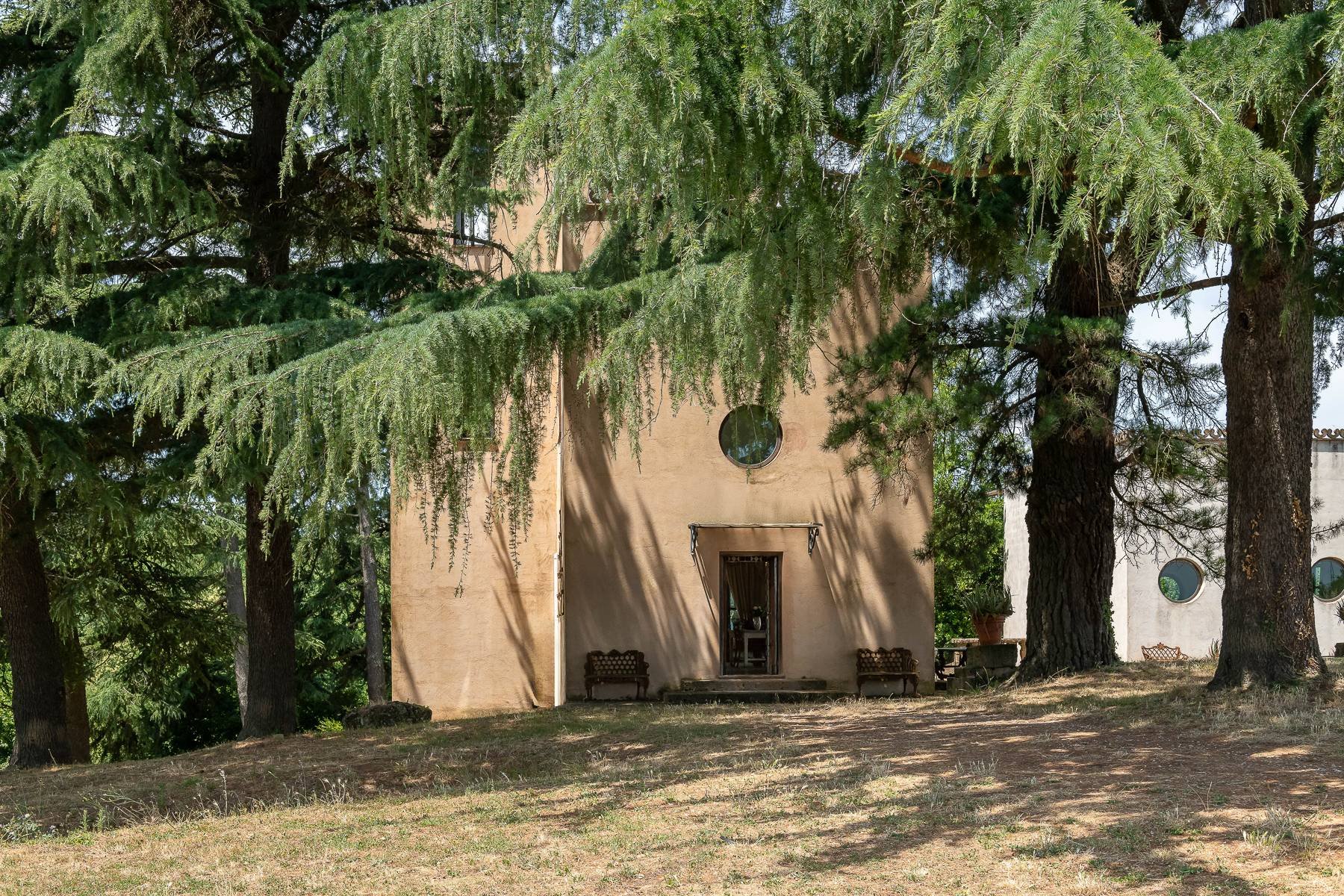 francis-york-torre-del-falco-restored-farmhouse-ronciglione-italy-7.jpg