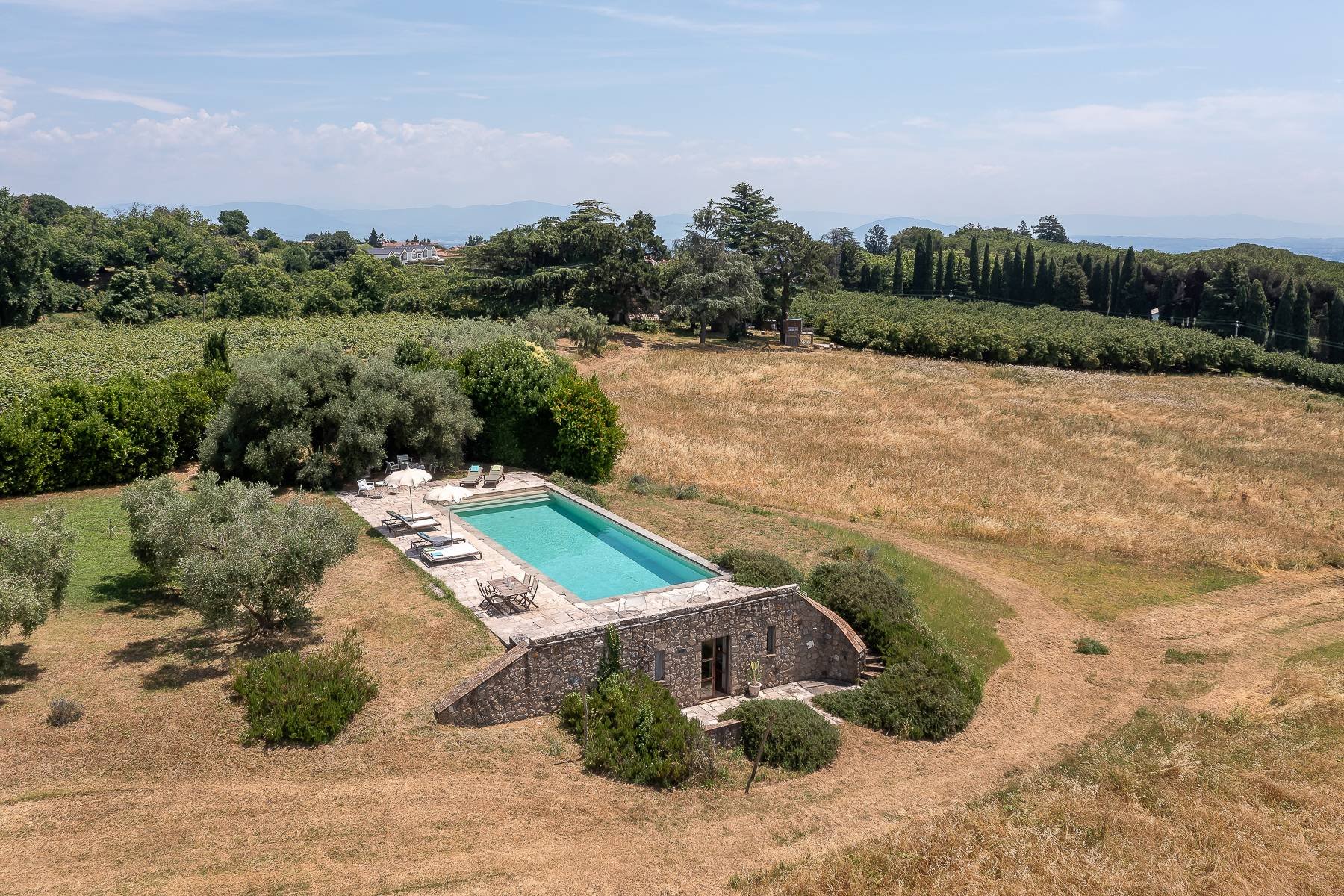 francis-york-torre-del-falco-restored-farmhouse-ronciglione-italy-9.jpg