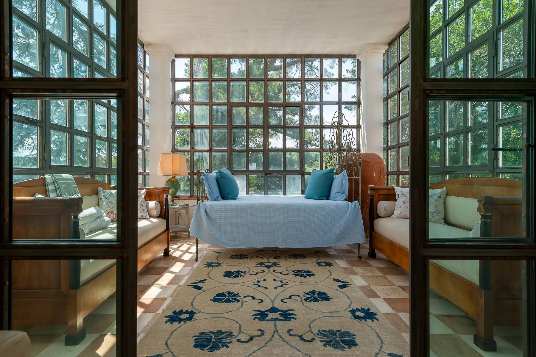 francis-york-torre-del-falco-restored-farmhouse-ronciglione-italy-19.jpg