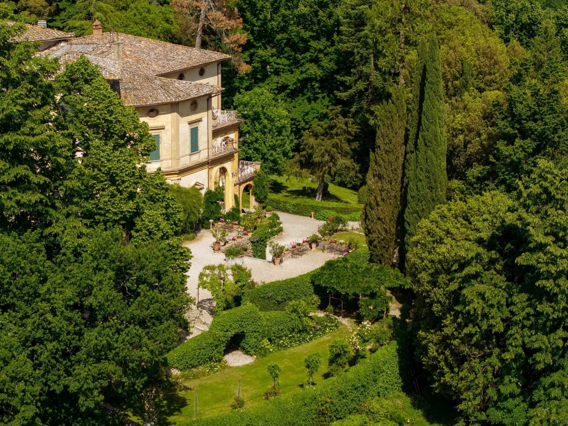 francis-york-medieval-tuscan-villa-villa-di-striano-florence-grotto-limonaia-43.jpg