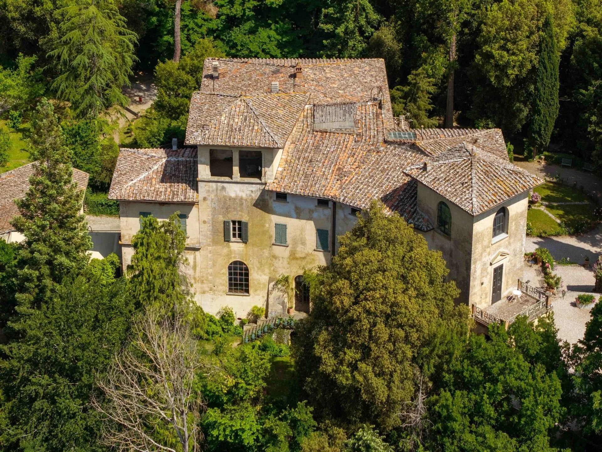francis-york-medieval-tuscan-villa-villa-di-striano-florence-grotto-limonaia-38.jpg