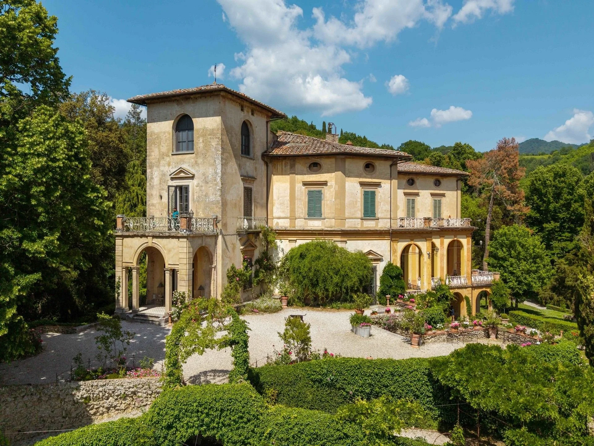 francis-york-medieval-tuscan-villa-villa-di-striano-florence-grotto-limonaia-45.jpg