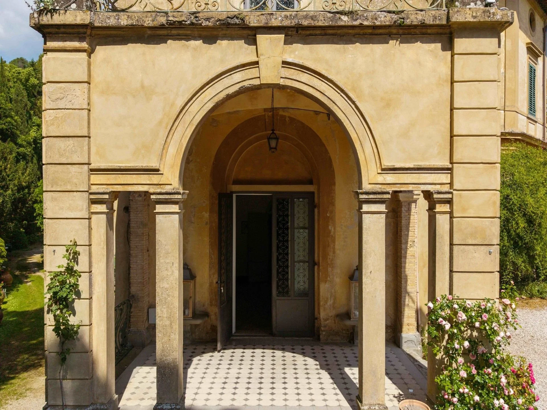 francis-york-medieval-tuscan-villa-villa-di-striano-florence-grotto-limonaia-27.jpg