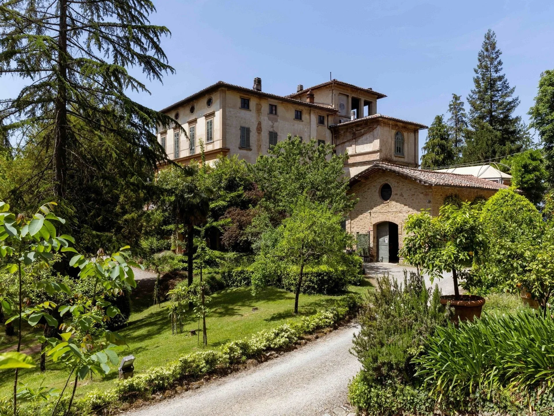 francis-york-medieval-tuscan-villa-villa-di-striano-florence-grotto-limonaia-10.jpg