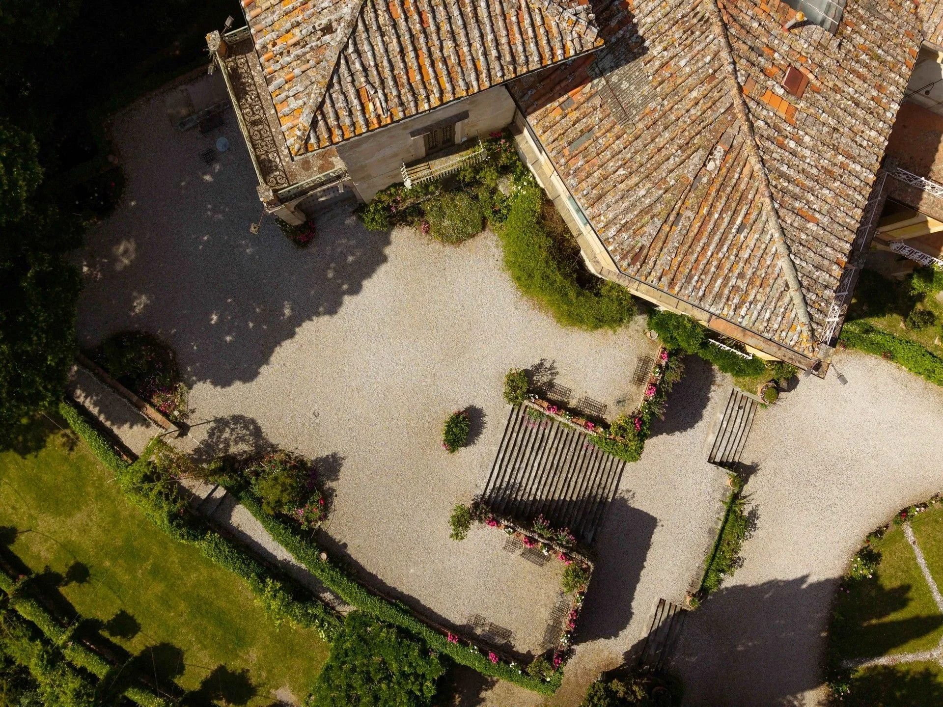 francis-york-medieval-tuscan-villa-villa-di-striano-florence-grotto-limonaia-13.jpg