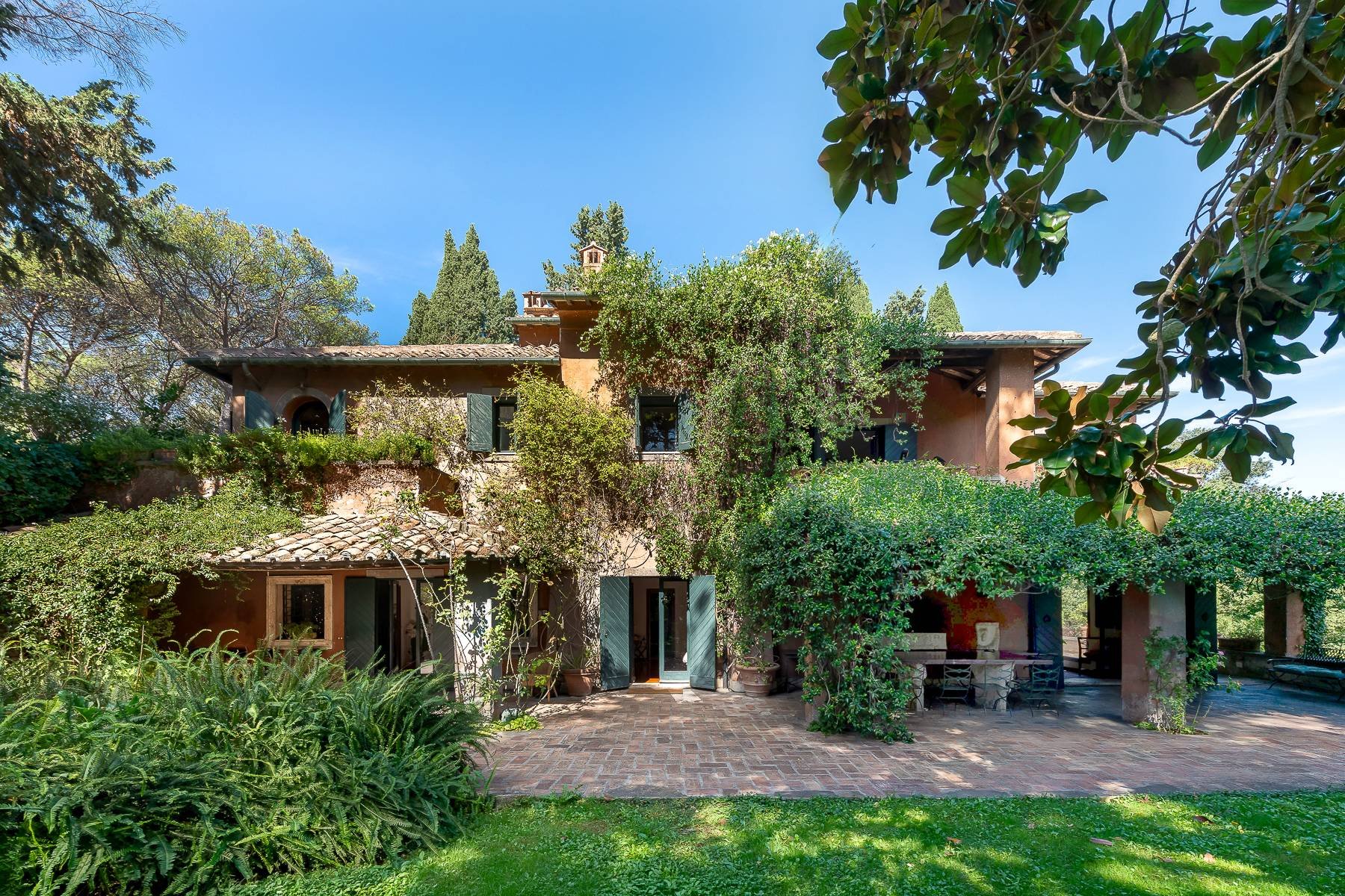 Sophia Loren’s Former Villa on One of Rome’s Oldest Roads Is for Sale
