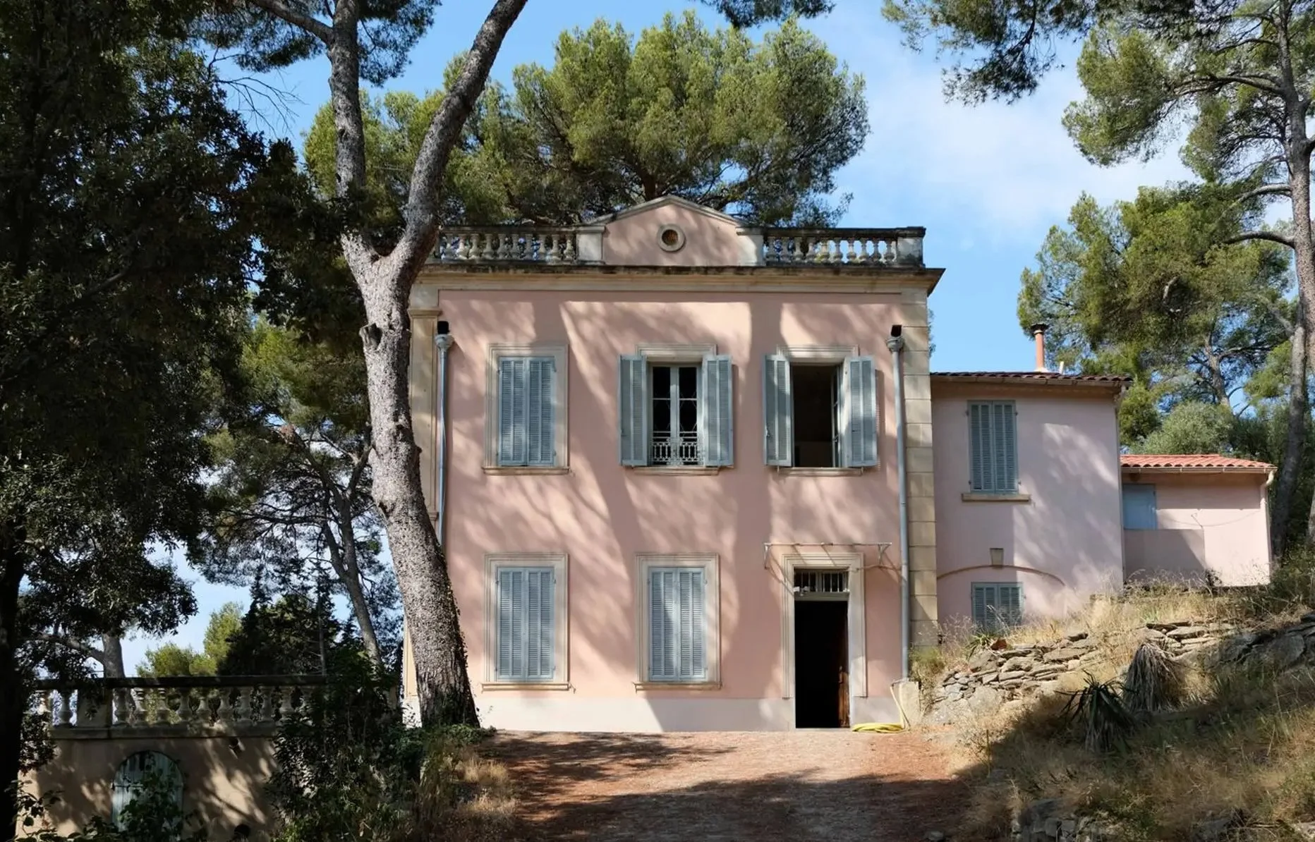 francis-york-pink-18th-century-bastide-cassis-french-riviera-43.jpg.jpg