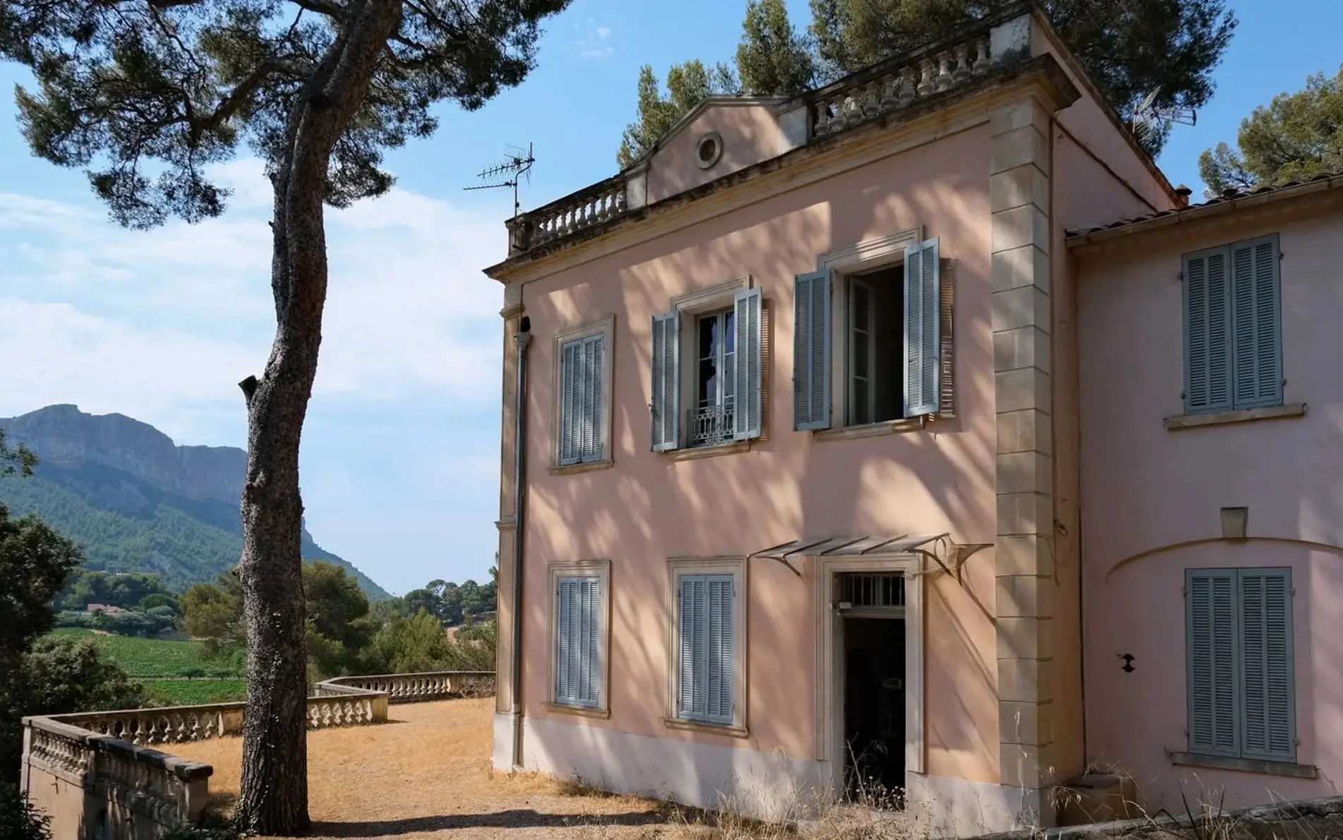 francis-york-pink-18th-century-bastide-cassis-french-riviera-44.jpg.jpg