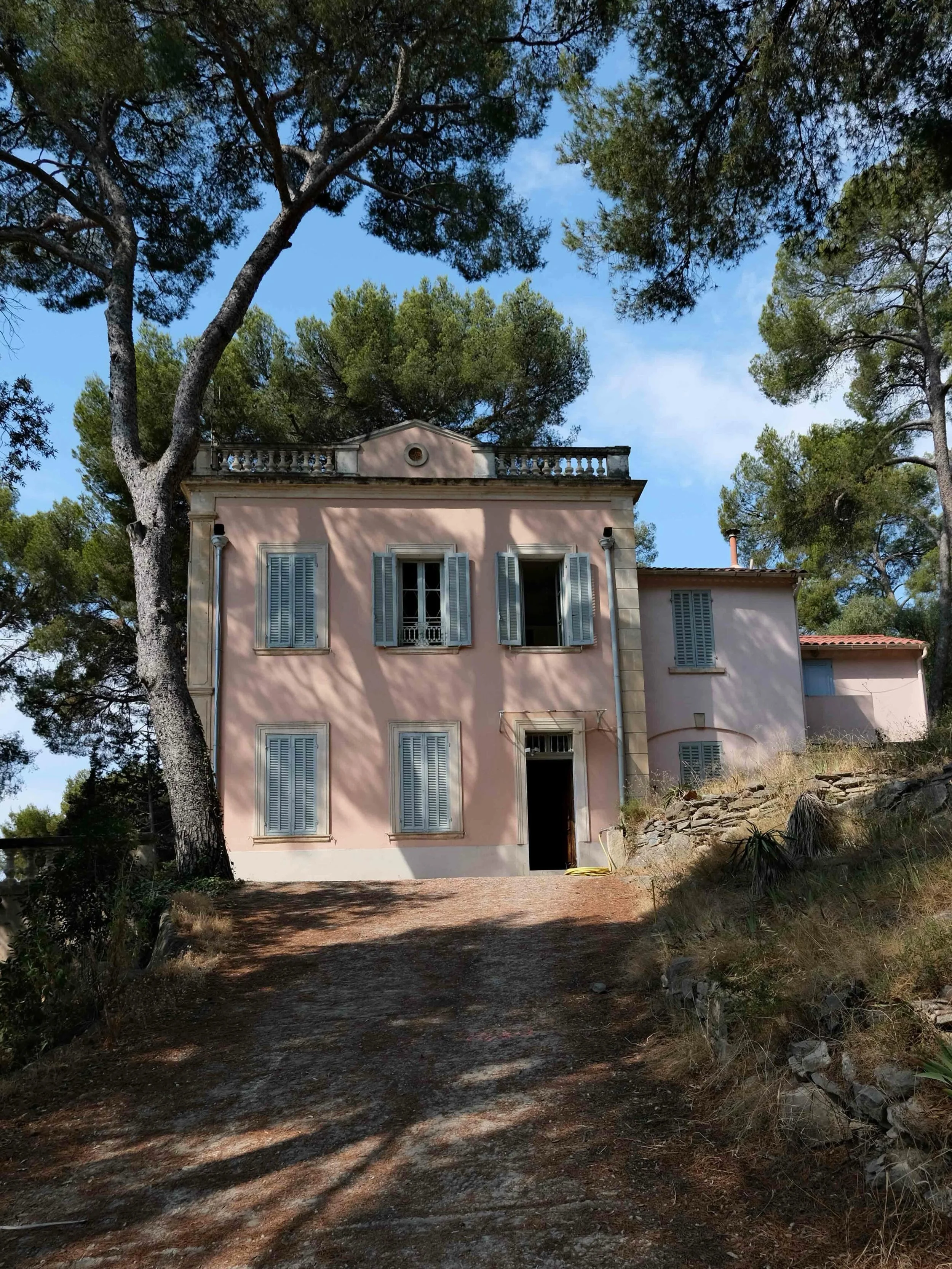 francis-york-pink-18th-century-bastide-cassis-french-riviera-3.jpg