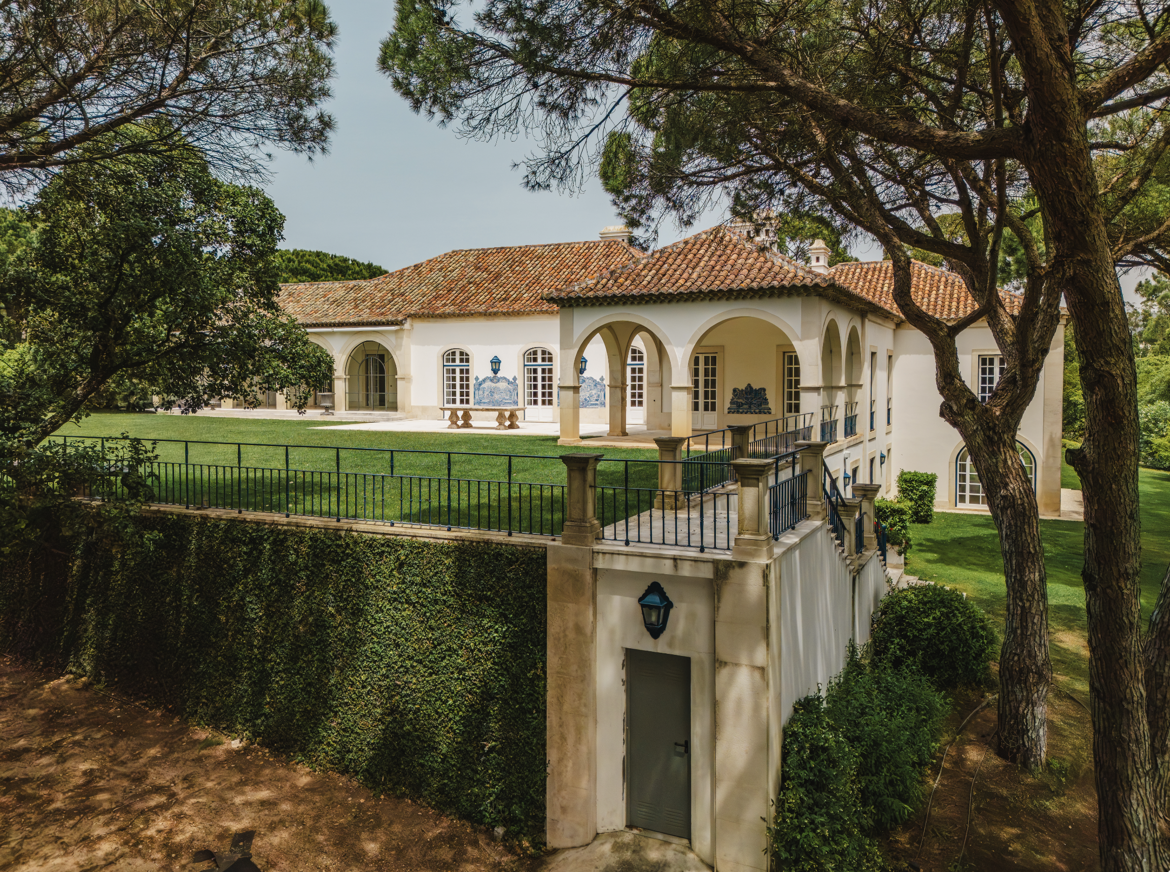 francis-york-quinta-beatriz-patino-portuguese-riviera-1.png