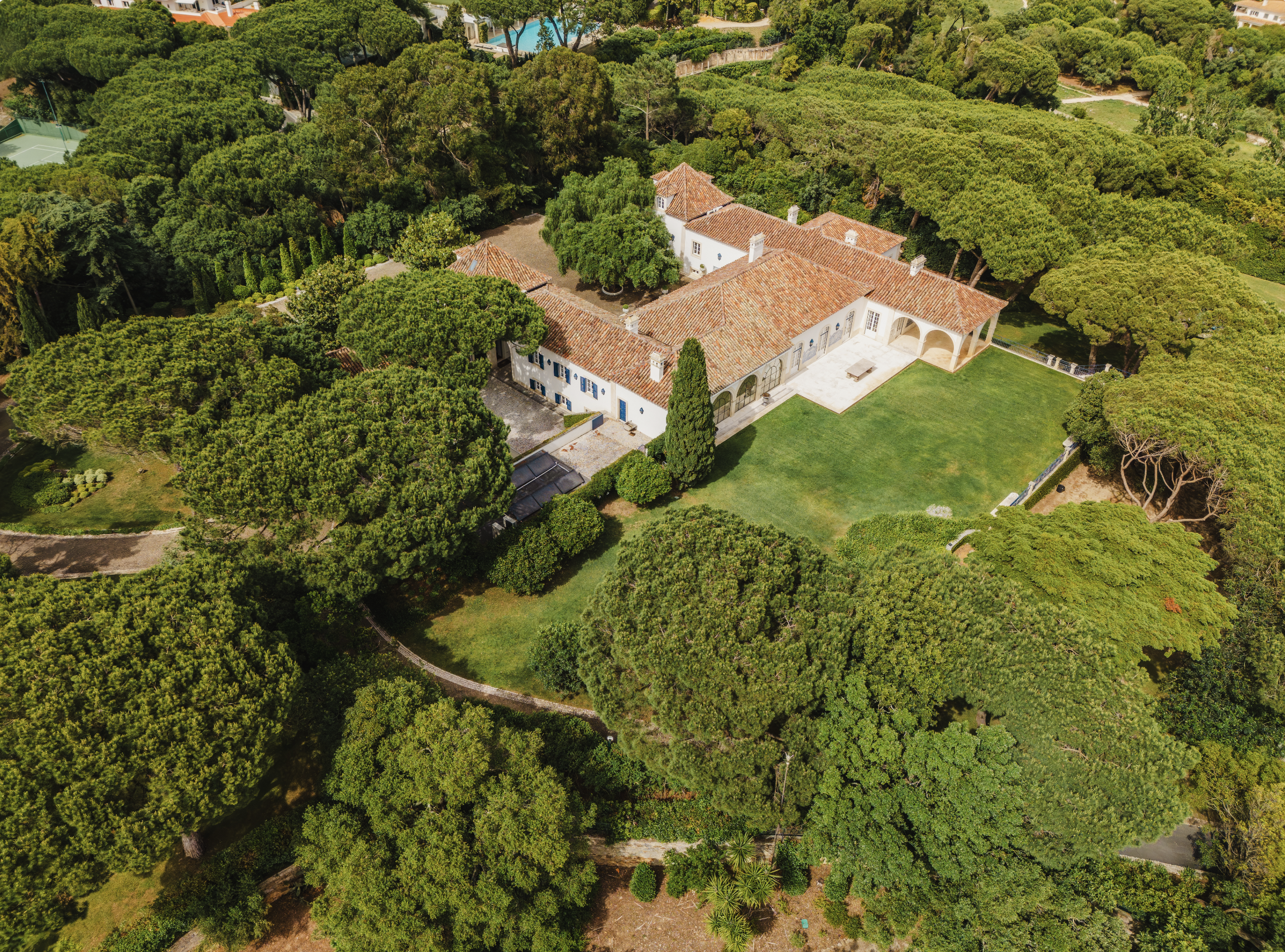 francis-york-quinta-beatriz-patino-portuguese-riviera-14.png