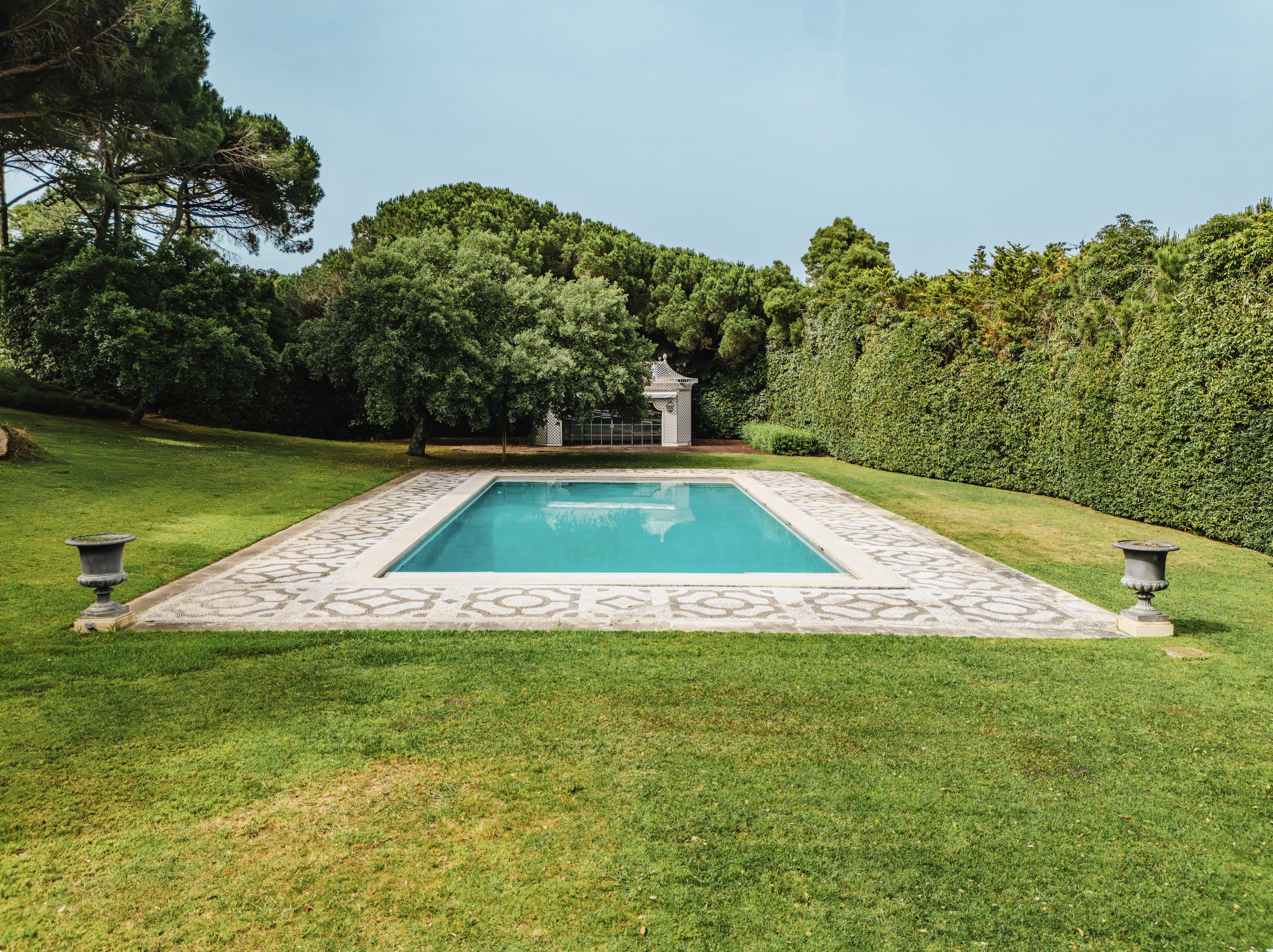 francis-york-quinta-beatriz-patino-portuguese-riviera-18.png
