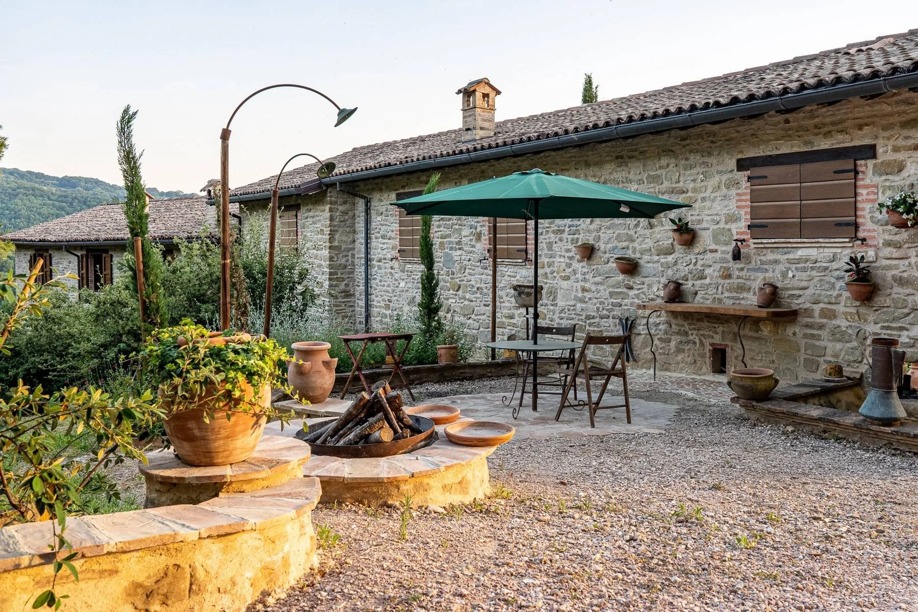 francis-york-17-acre-farm-estate-umbria-lake-valfabbrica-for-sale-10.jpg